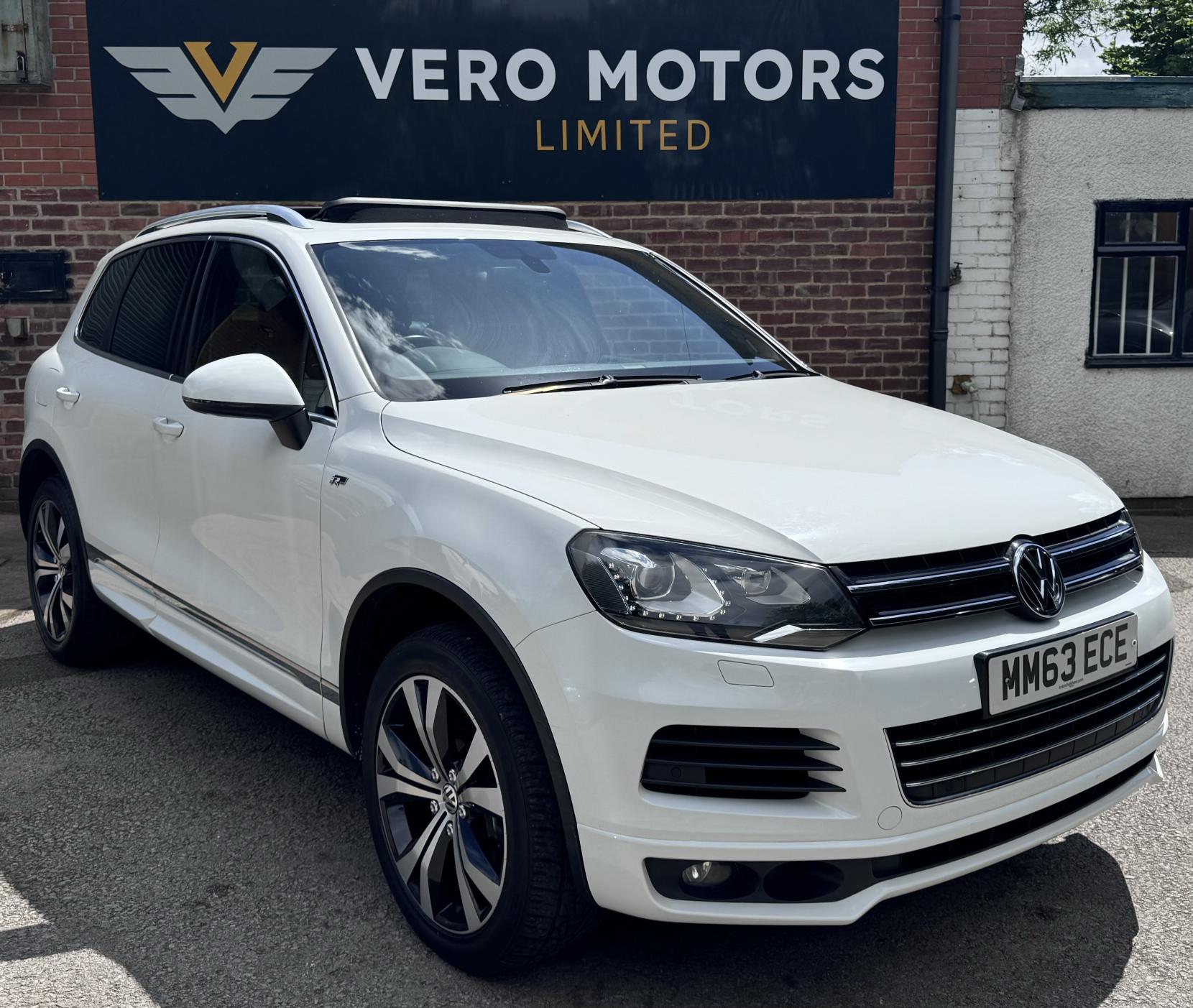 Volkswagen Touareg 3.0 TDI V6 BlueMotion Tech R-Line SUV 5dr Diesel Tiptronic 4WD Euro 5 (s/s) (245 ps)