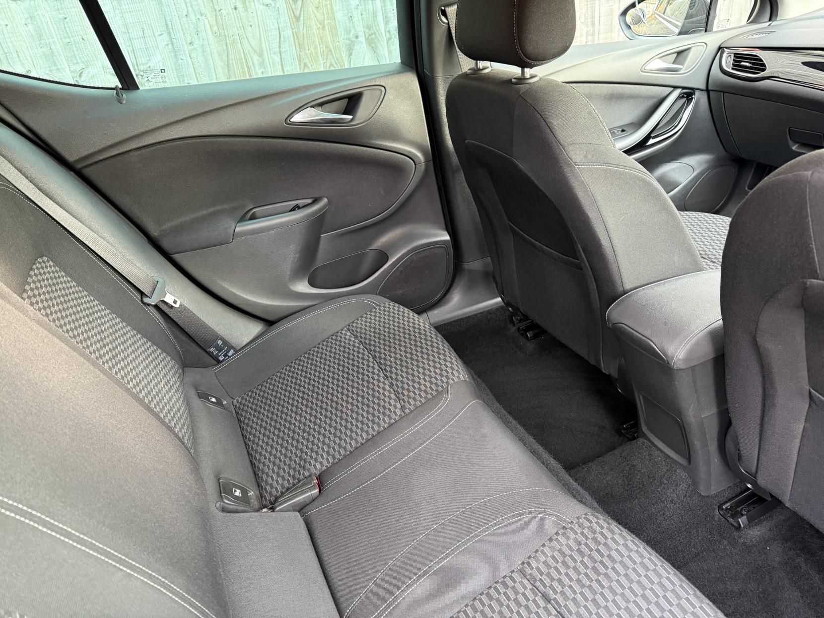 Vauxhall Astra 1.4i Turbo SRi Hatchback 5dr Petrol Manual Euro 6 (150 ps)