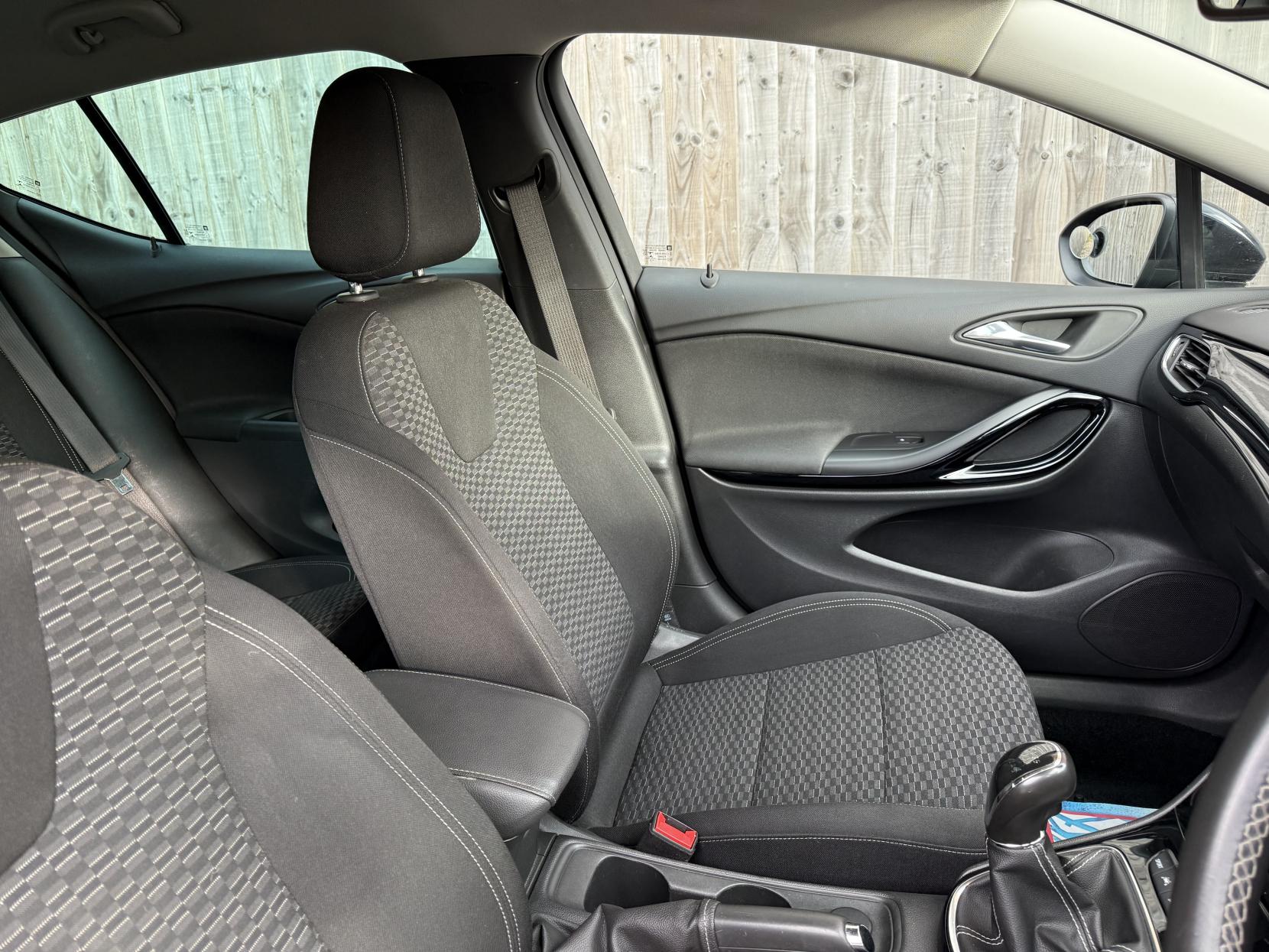 Vauxhall Astra 1.4i Turbo SRi Hatchback 5dr Petrol Manual Euro 6 (150 ps)