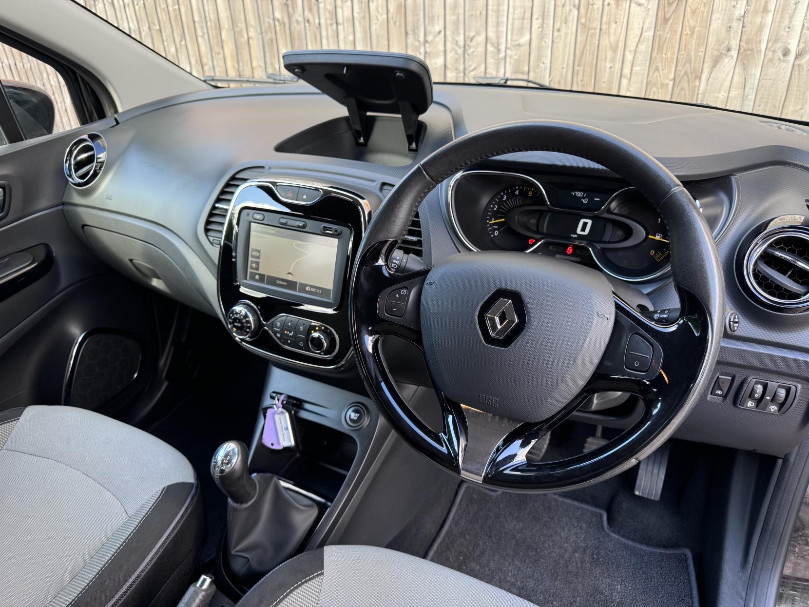 Renault Captur 1.5 dCi ENERGY Dynamique MediaNav SUV 5dr Diesel Manual Euro 5 (s/s) (90 ps)