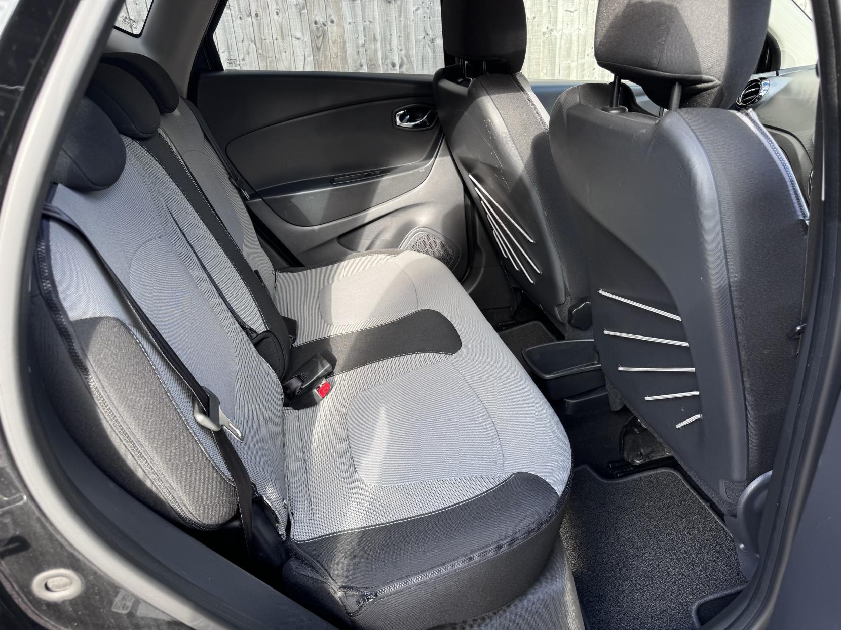 Renault Captur 1.5 dCi ENERGY Dynamique MediaNav SUV 5dr Diesel Manual Euro 5 (s/s) (90 ps)