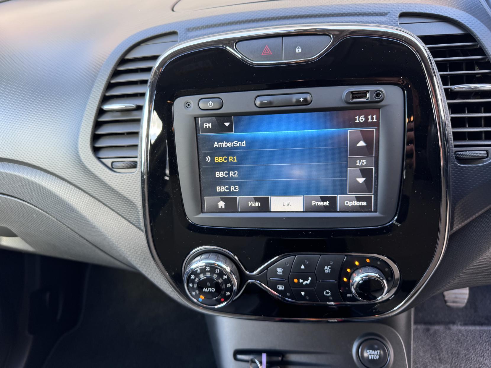 Renault Captur 1.5 dCi ENERGY Dynamique MediaNav SUV 5dr Diesel Manual Euro 5 (s/s) (90 ps)