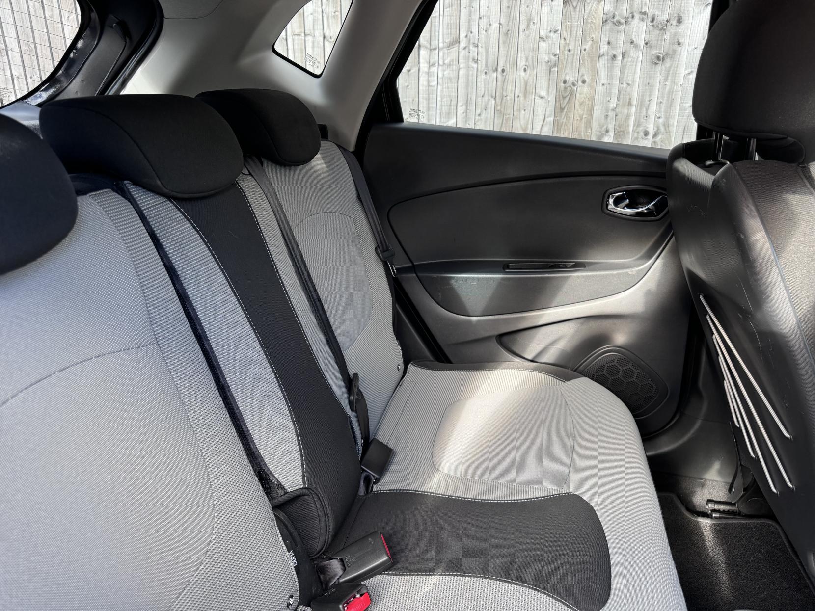 Renault Captur 1.5 dCi ENERGY Dynamique MediaNav SUV 5dr Diesel Manual Euro 5 (s/s) (90 ps)