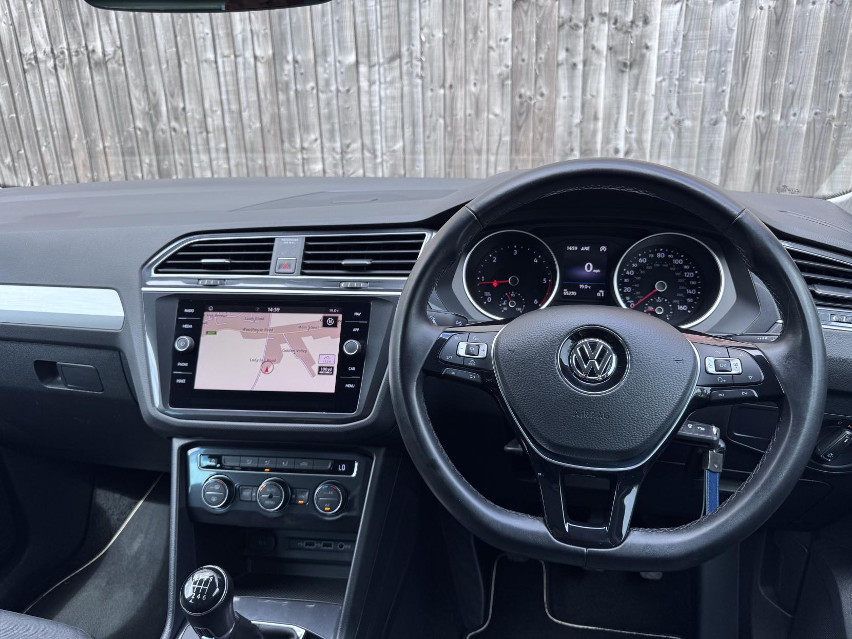 Volkswagen Tiguan 2.0 TDI SE Navigation SUV 5dr Diesel Manual Euro 6 (s/s) (150 ps)