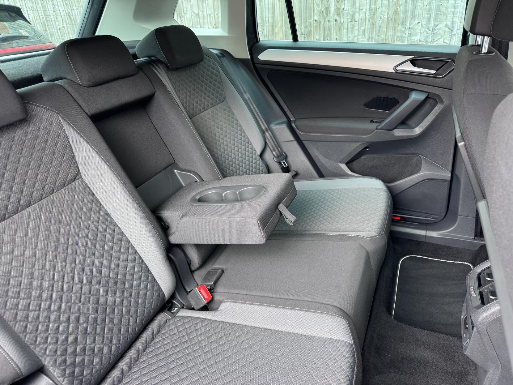 Volkswagen Tiguan 2.0 TDI SE Navigation SUV 5dr Diesel Manual Euro 6 (s/s) (150 ps)