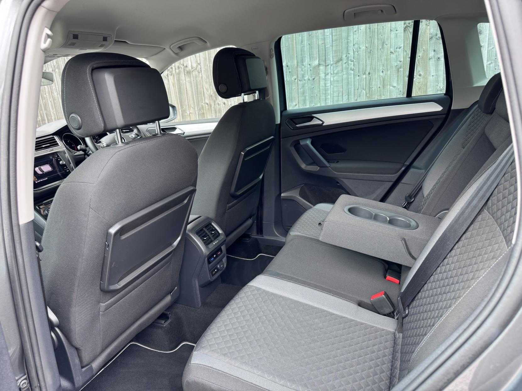 Volkswagen Tiguan 2.0 TDI SE Navigation SUV 5dr Diesel Manual Euro 6 (s/s) (150 ps)