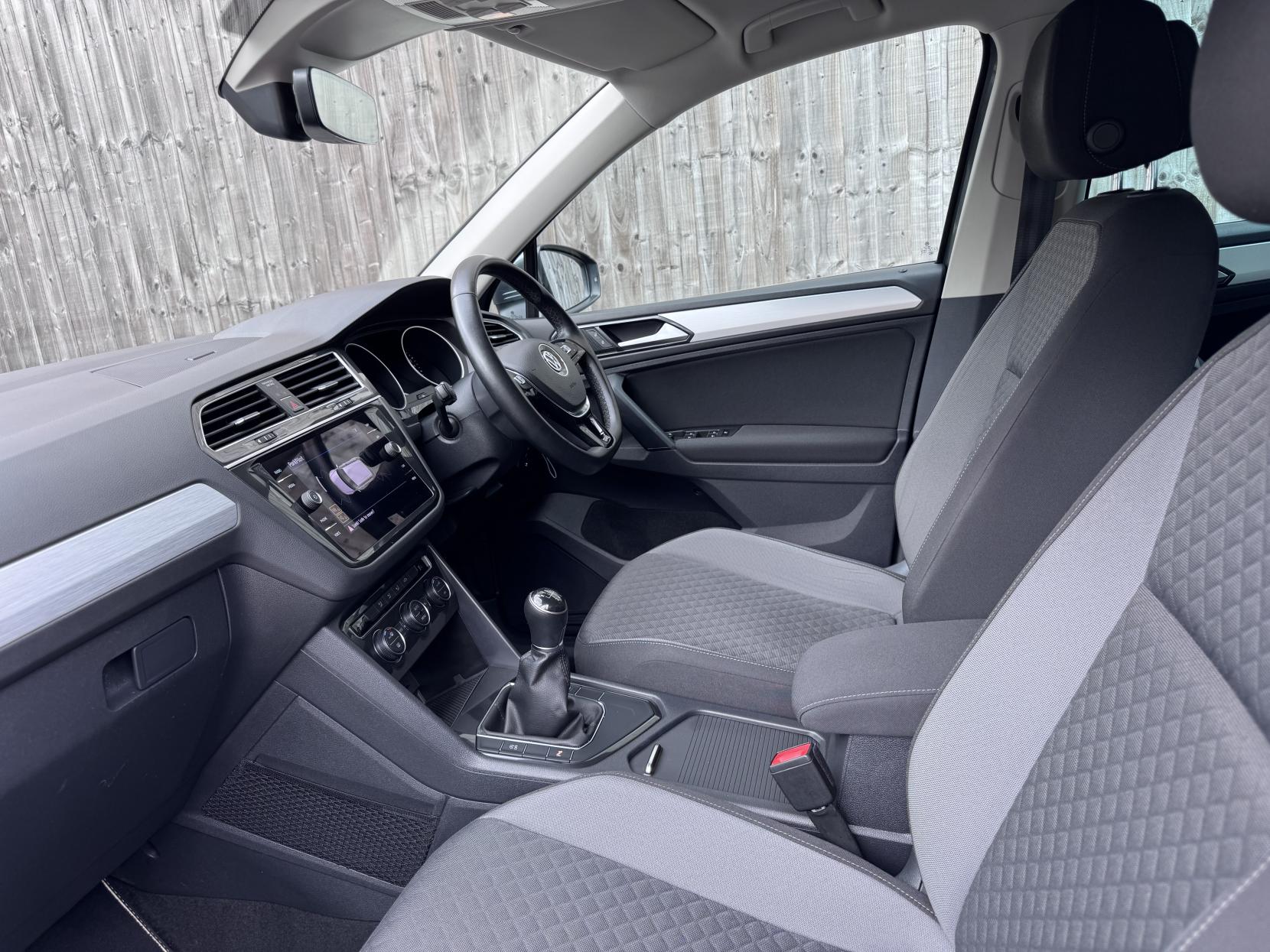 Volkswagen Tiguan 2.0 TDI SE Navigation SUV 5dr Diesel Manual Euro 6 (s/s) (150 ps)