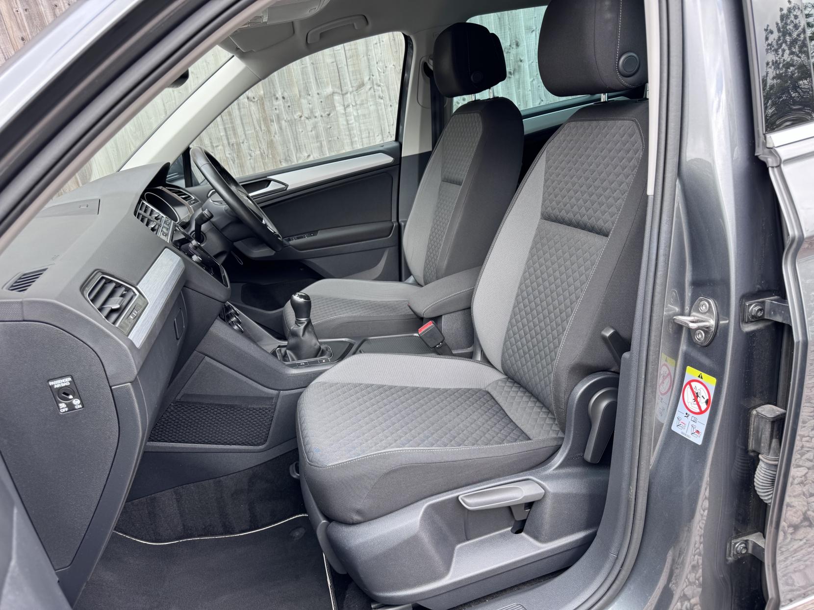 Volkswagen Tiguan 2.0 TDI SE Navigation SUV 5dr Diesel Manual Euro 6 (s/s) (150 ps)