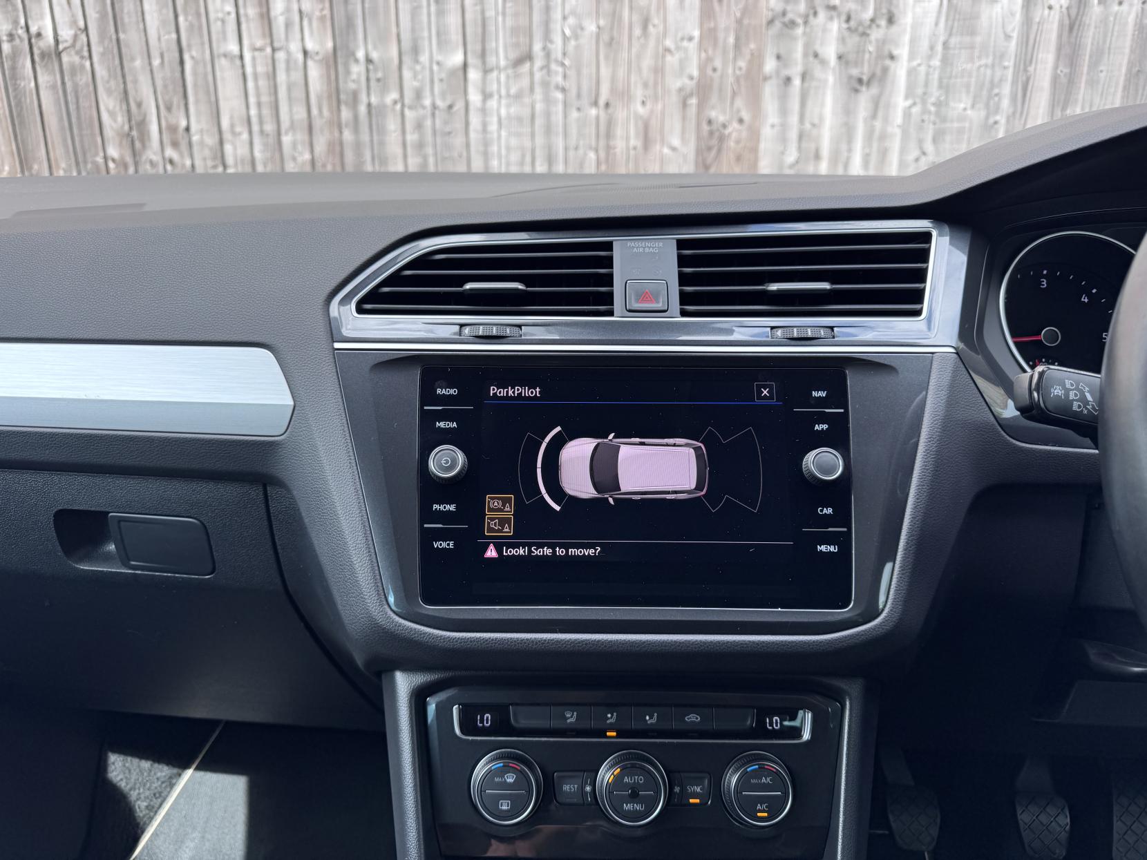 Volkswagen Tiguan 2.0 TDI SE Navigation SUV 5dr Diesel Manual Euro 6 (s/s) (150 ps)