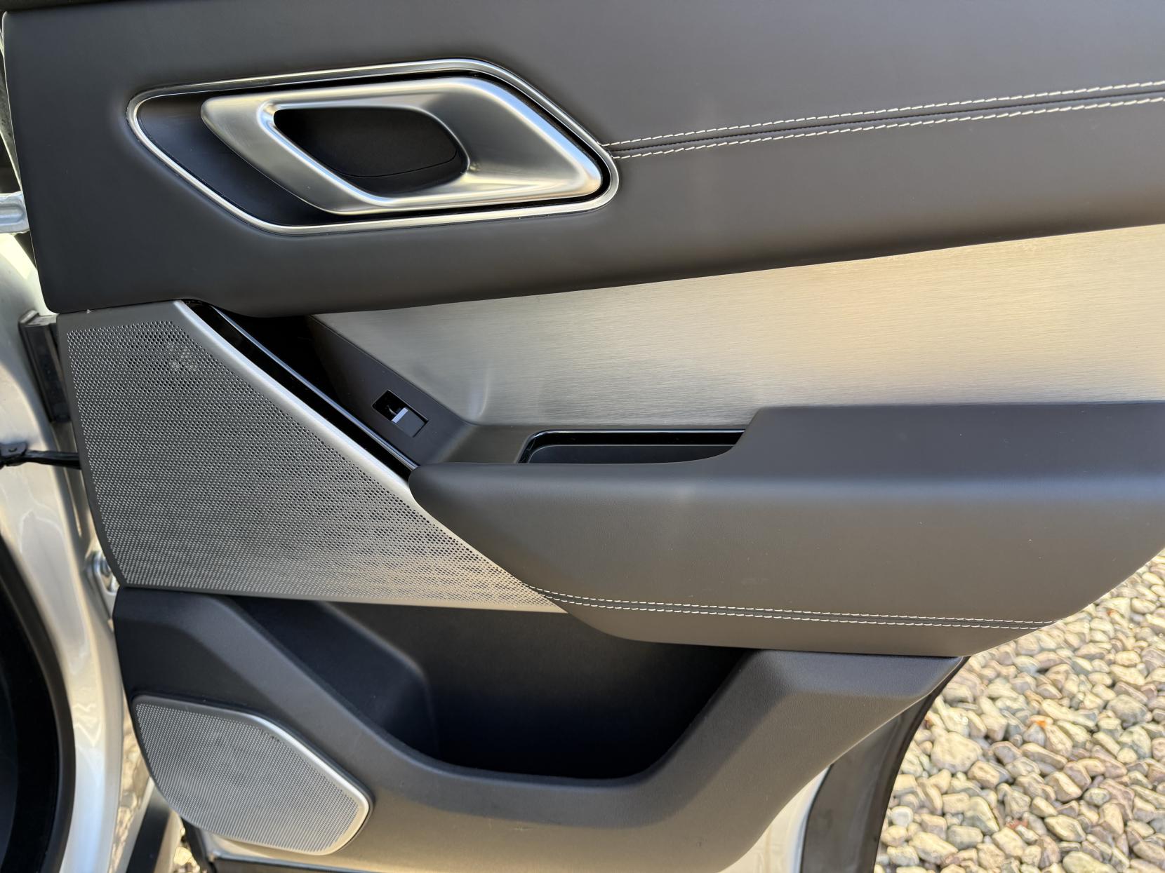 Land Rover Range Rover Velar 3.0 D300 MHEV R-Dynamic HSE SUV 5dr Diesel Auto 4WD Euro 6 (s/s) (300 ps)