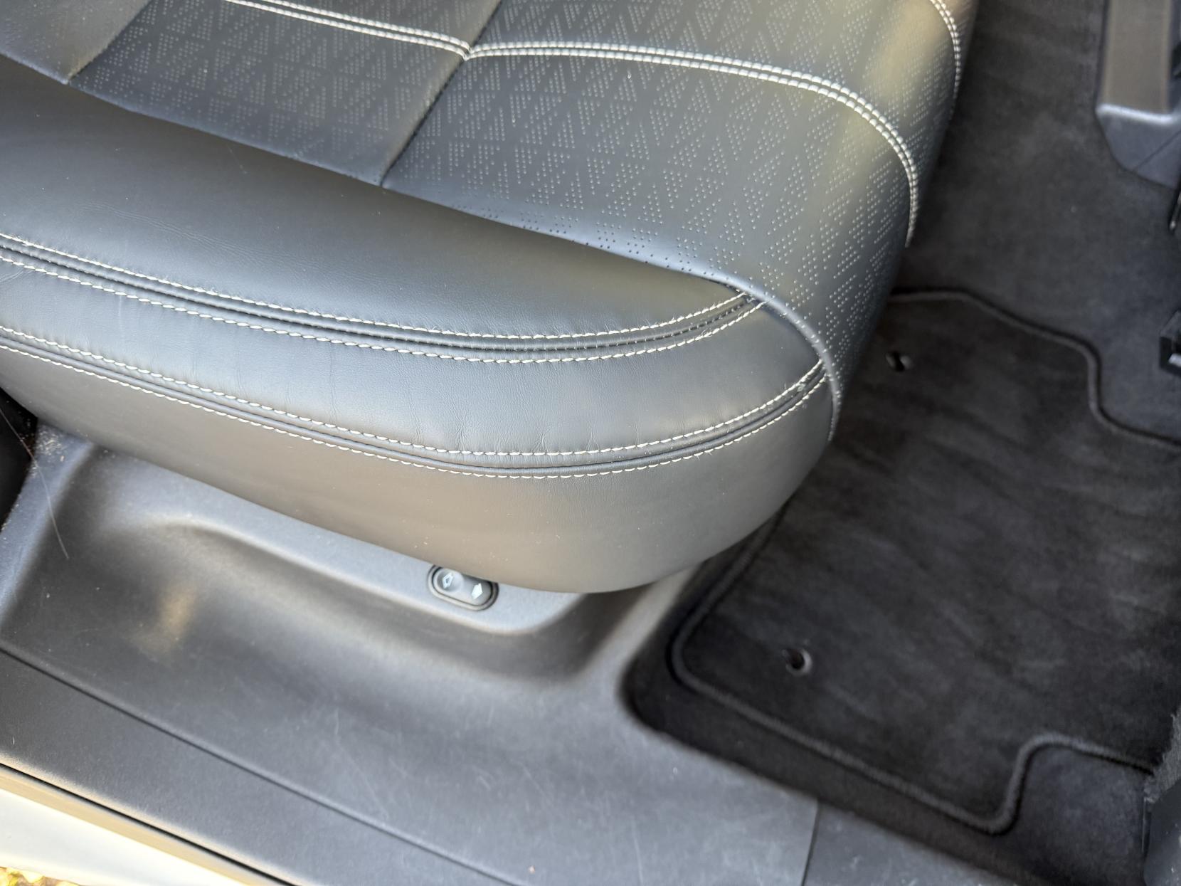 Land Rover Range Rover Velar 3.0 D300 MHEV R-Dynamic HSE SUV 5dr Diesel Auto 4WD Euro 6 (s/s) (300 ps)