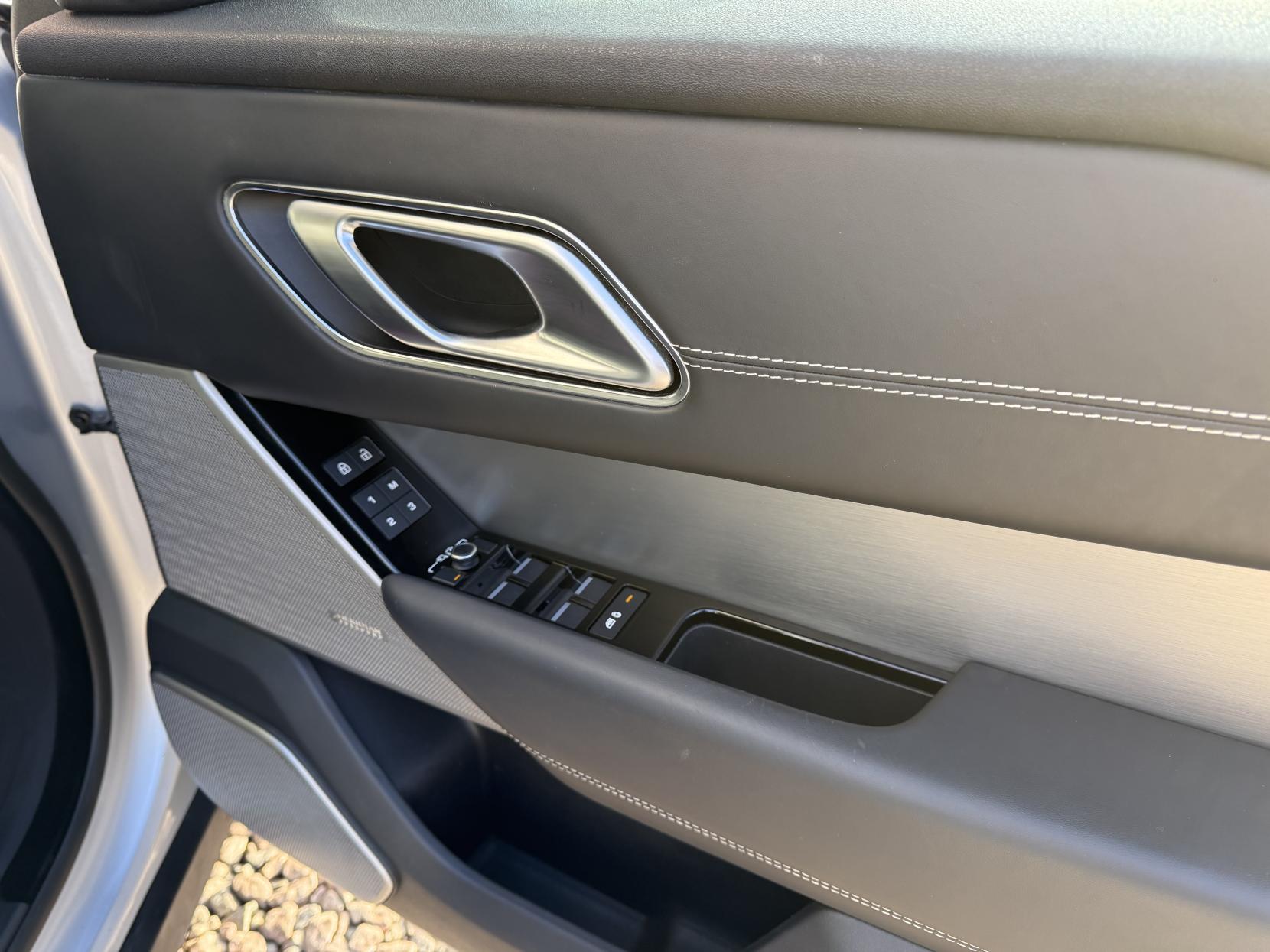 Land Rover Range Rover Velar 3.0 D300 MHEV R-Dynamic HSE SUV 5dr Diesel Auto 4WD Euro 6 (s/s) (300 ps)