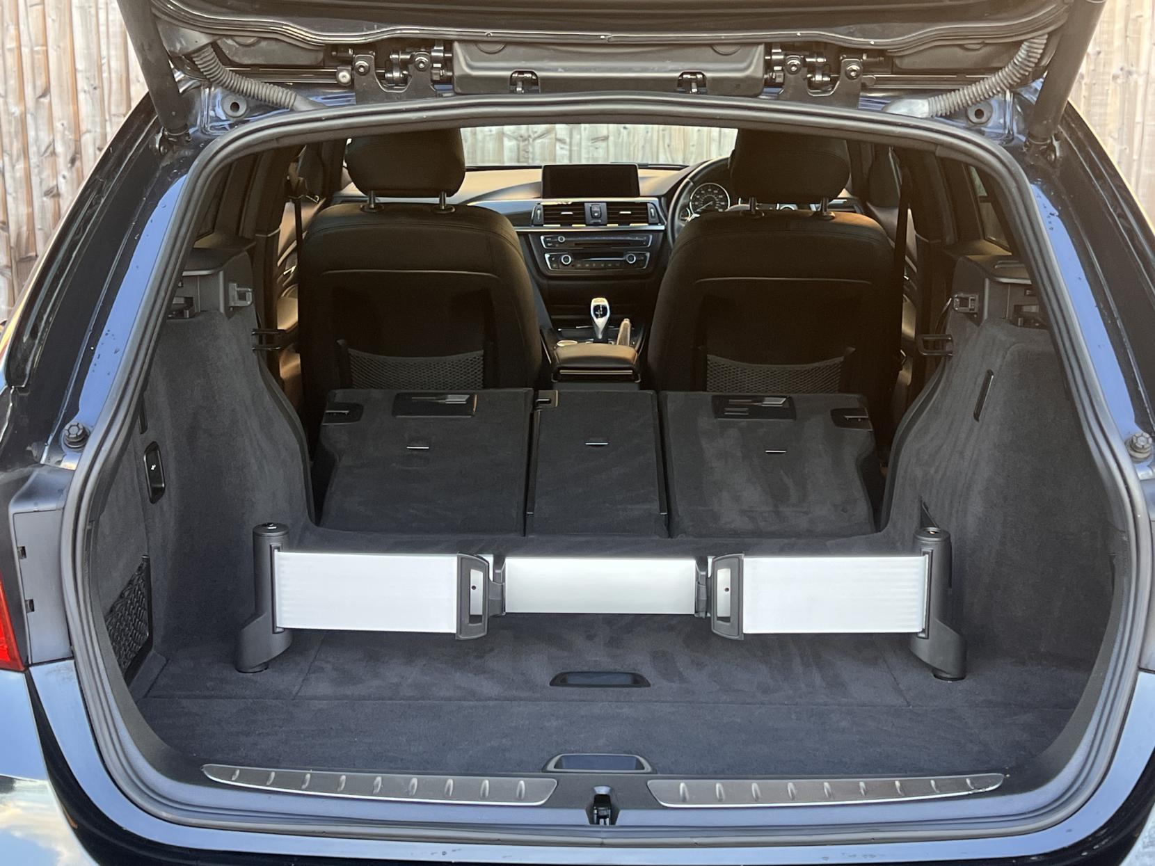 BMW 3 Series 3.0 330d M Sport Touring 5dr Diesel Auto xDrive Euro 5 (s/s) (258 ps)