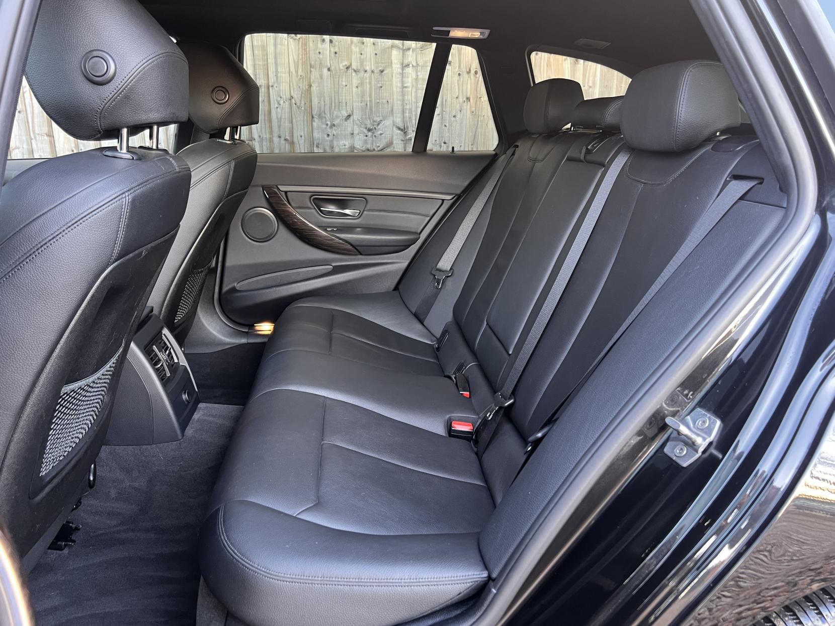 BMW 3 Series 3.0 330d M Sport Touring 5dr Diesel Auto xDrive Euro 5 (s/s) (258 ps)