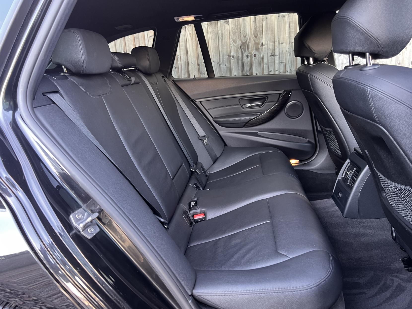 BMW 3 Series 3.0 330d M Sport Touring 5dr Diesel Auto xDrive Euro 5 (s/s) (258 ps)