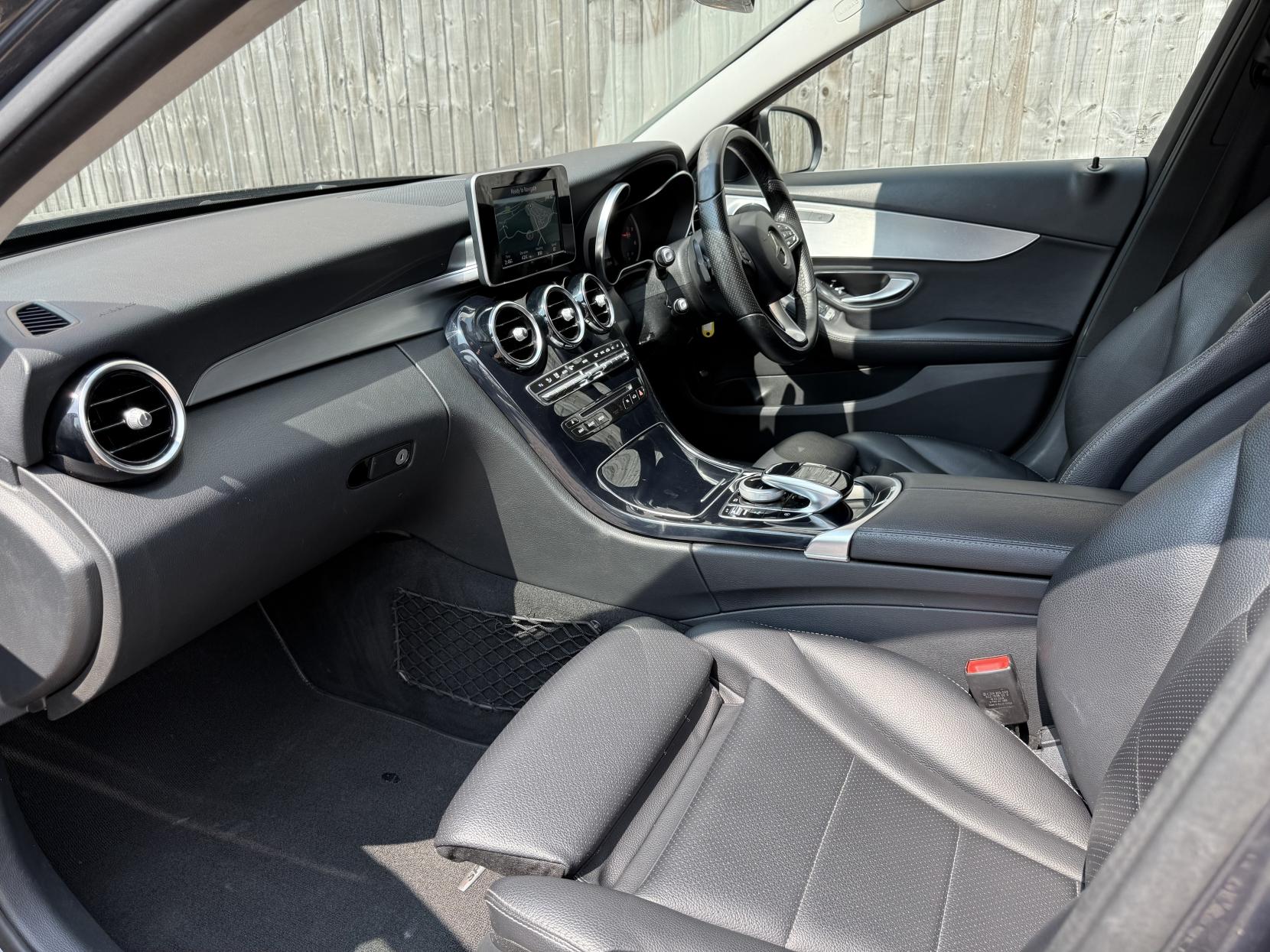 Mercedes-Benz C Class 1.6 C200d Sport Saloon 4dr Diesel G-Tronic+ Euro 6 (s/s) (136 ps)