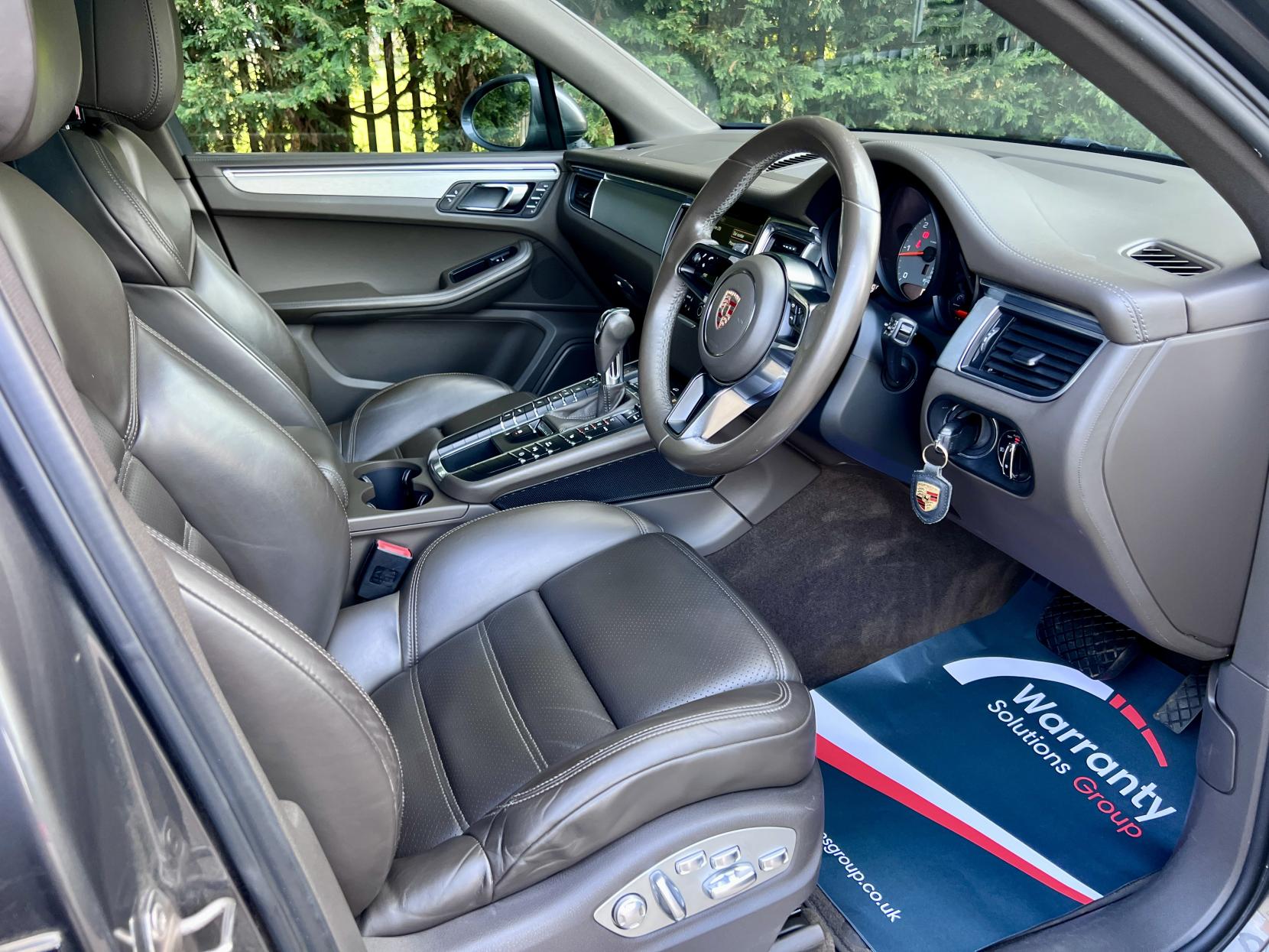 Porsche Macan 3.0 TD V6 S SUV 5dr Diesel PDK 4WD Euro 6 (s/s) (258 ps)