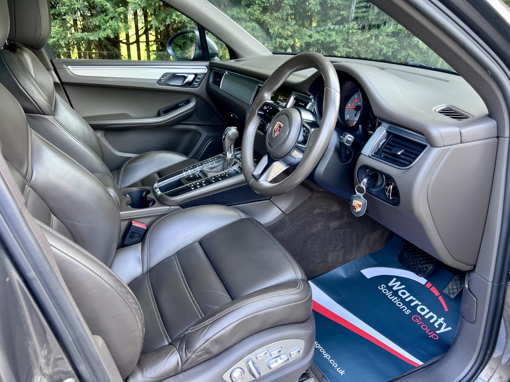 Porsche Macan 3.0 TD V6 S SUV 5dr Diesel PDK 4WD Euro 6 (s/s) (258 ps)