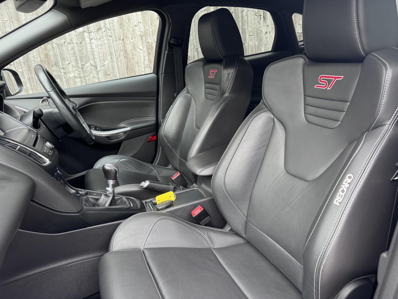 Ford Focus 2.0T EcoBoost ST-3 Hatchback 5dr Petrol Manual Euro 6 (s/s) (250 ps)