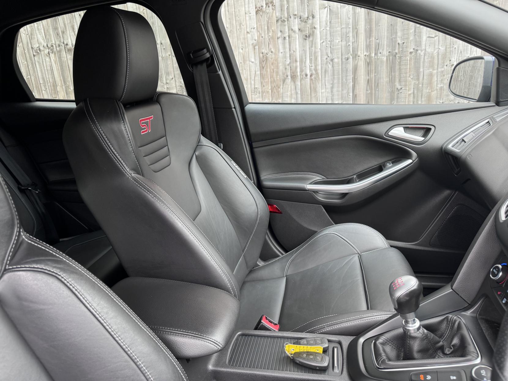 Ford Focus 2.0T EcoBoost ST-3 Hatchback 5dr Petrol Manual Euro 6 (s/s) (250 ps)