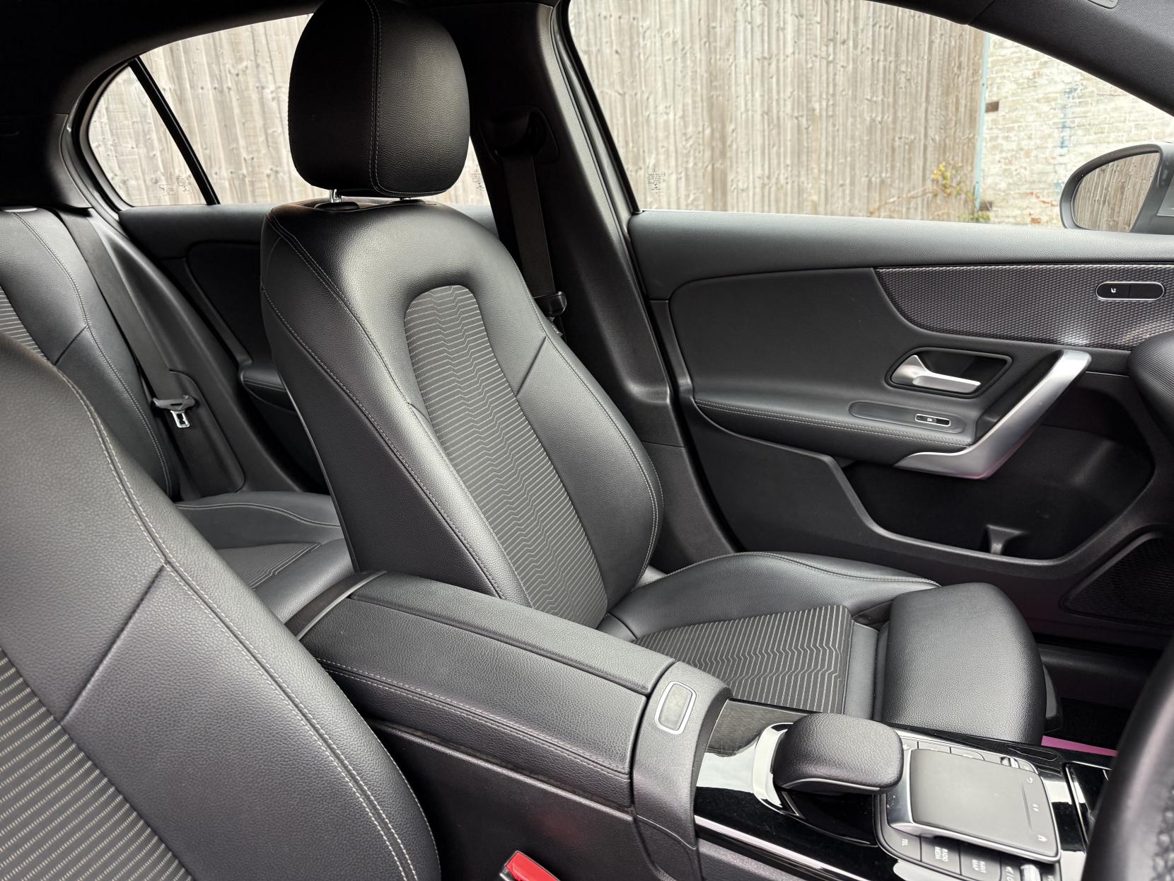 Mercedes-Benz A Class 1.3 A180 Sport (Executive) Hatchback 5dr Petrol 7G-DCT Euro 6 (s/s) (136 ps)