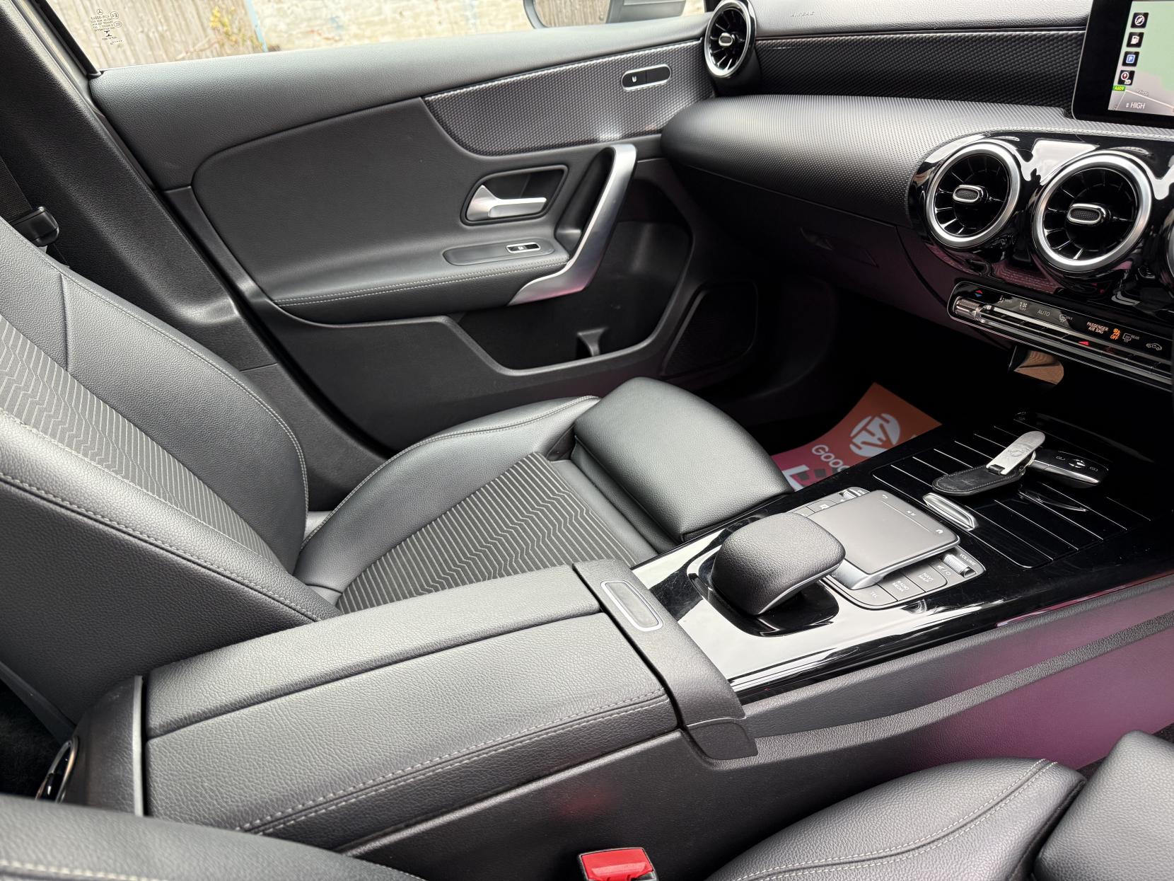 Mercedes-Benz A Class 1.3 A180 Sport (Executive) Hatchback 5dr Petrol 7G-DCT Euro 6 (s/s) (136 ps)