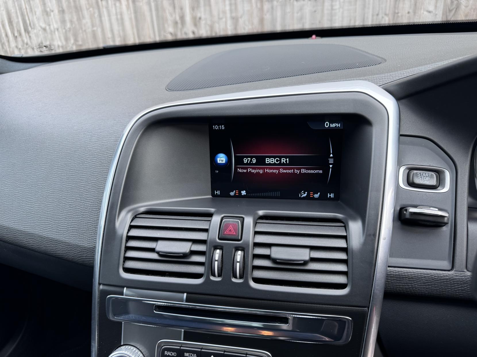 Volvo XC60 2.0 D4 R-Design Lux Nav SUV 5dr Diesel Auto Euro 6 (s/s) (190 ps)