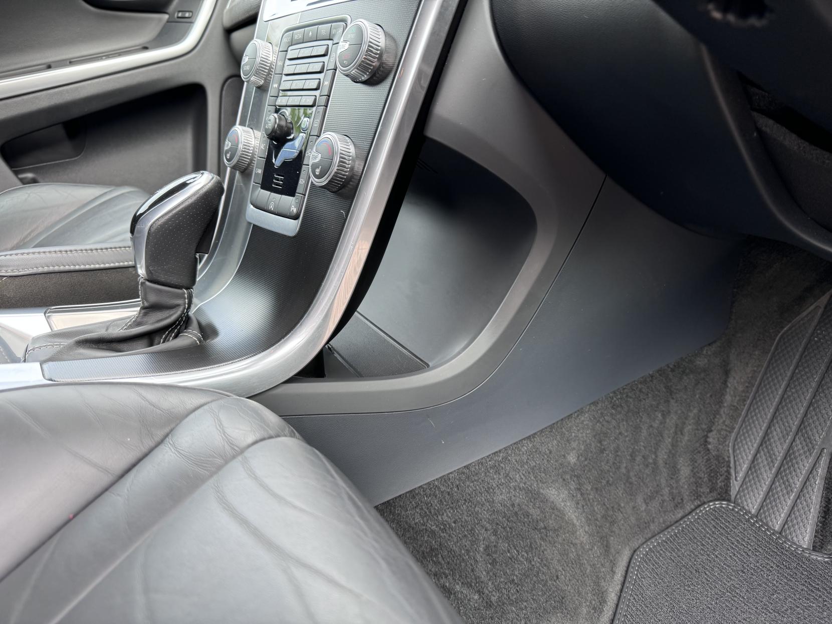 Volvo XC60 2.0 D4 R-Design Lux Nav SUV 5dr Diesel Auto Euro 6 (s/s) (190 ps)