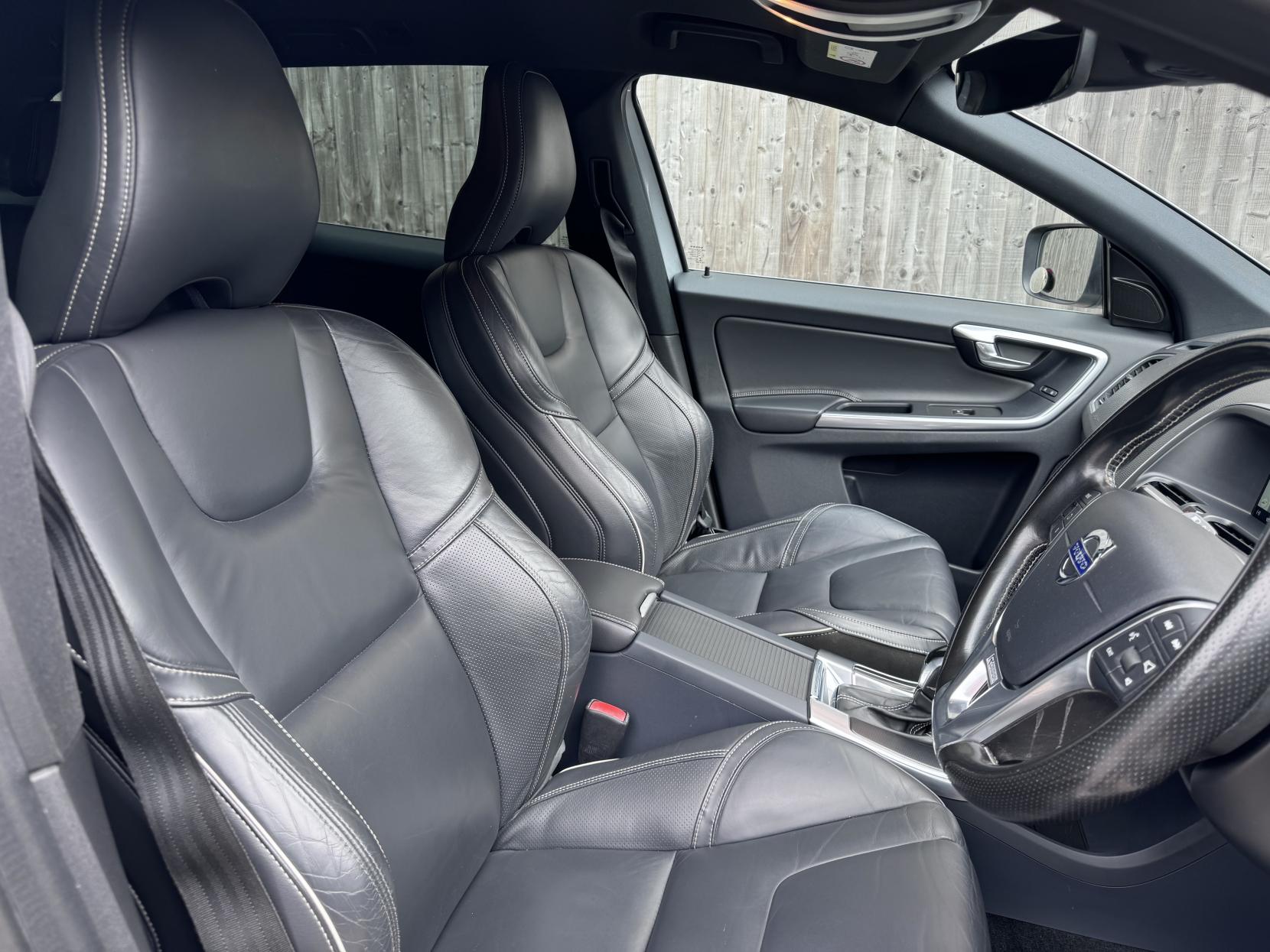 Volvo XC60 2.0 D4 R-Design Lux Nav SUV 5dr Diesel Auto Euro 6 (s/s) (190 ps)