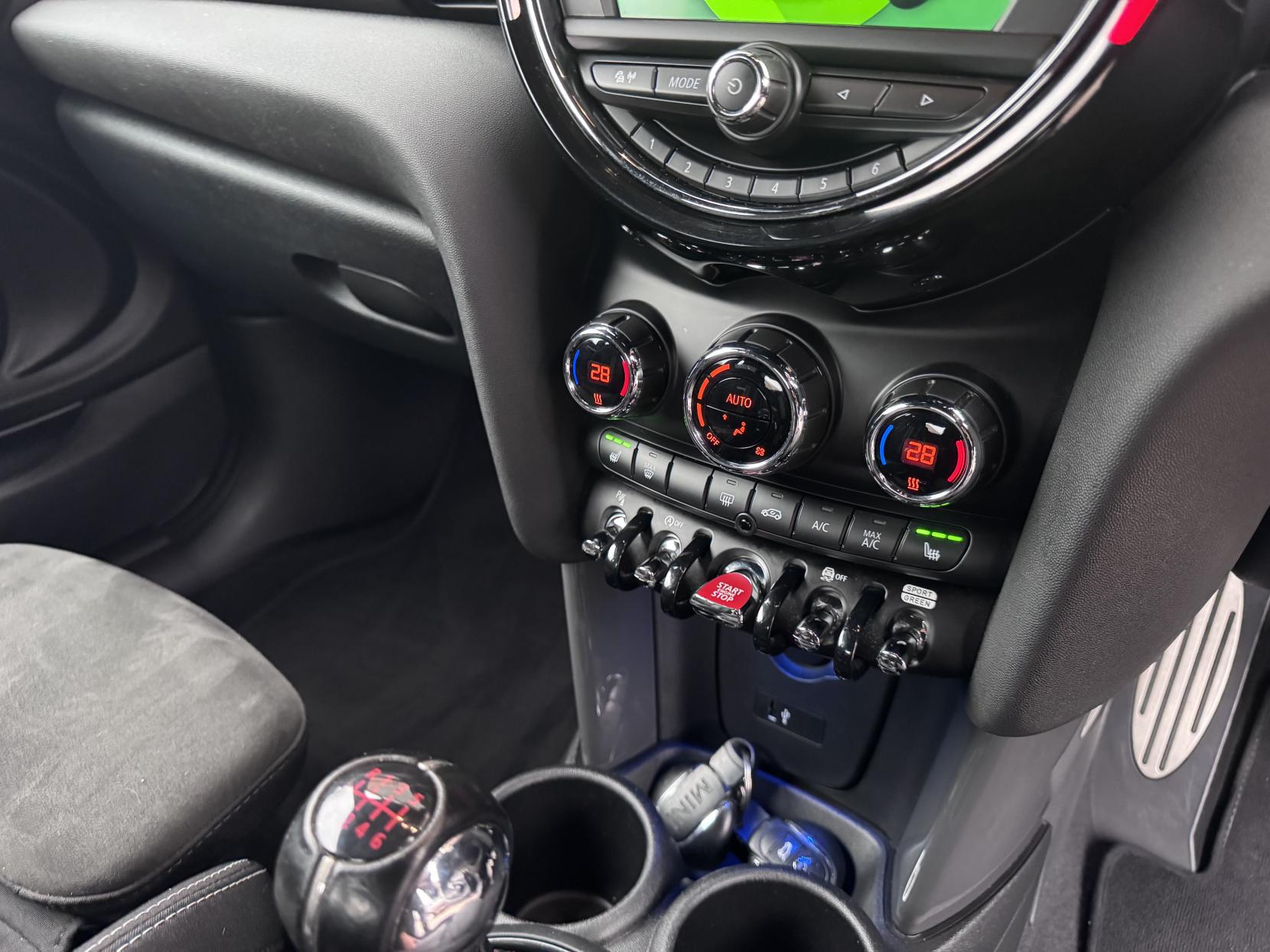 MINI Hatch 1.5 Cooper Sport Hatchback 3dr Petrol Manual Euro 6 (s/s) (136 ps)