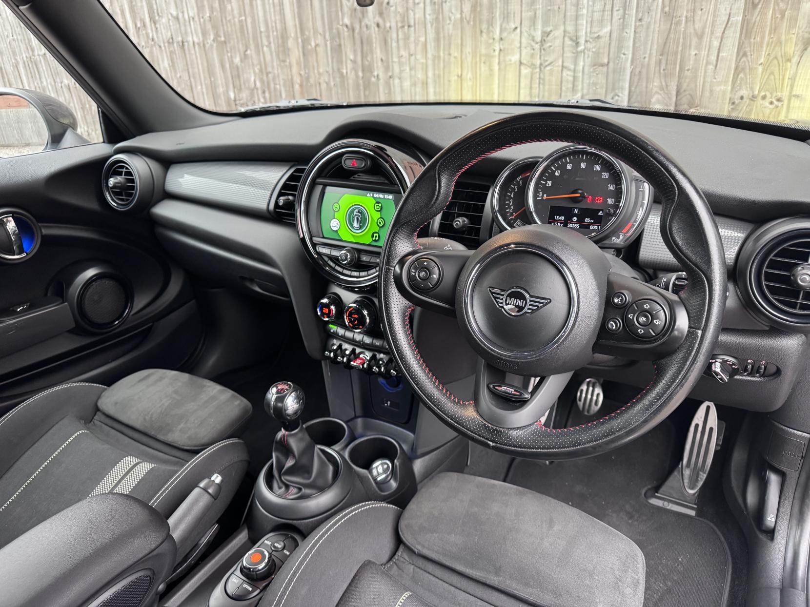 MINI Hatch 1.5 Cooper Sport Hatchback 3dr Petrol Manual Euro 6 (s/s) (136 ps)