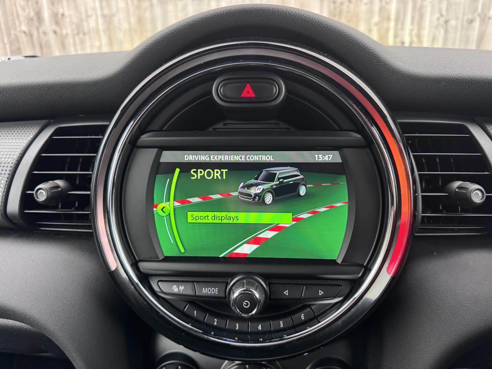 MINI Hatch 1.5 Cooper Sport Hatchback 3dr Petrol Manual Euro 6 (s/s) (136 ps)