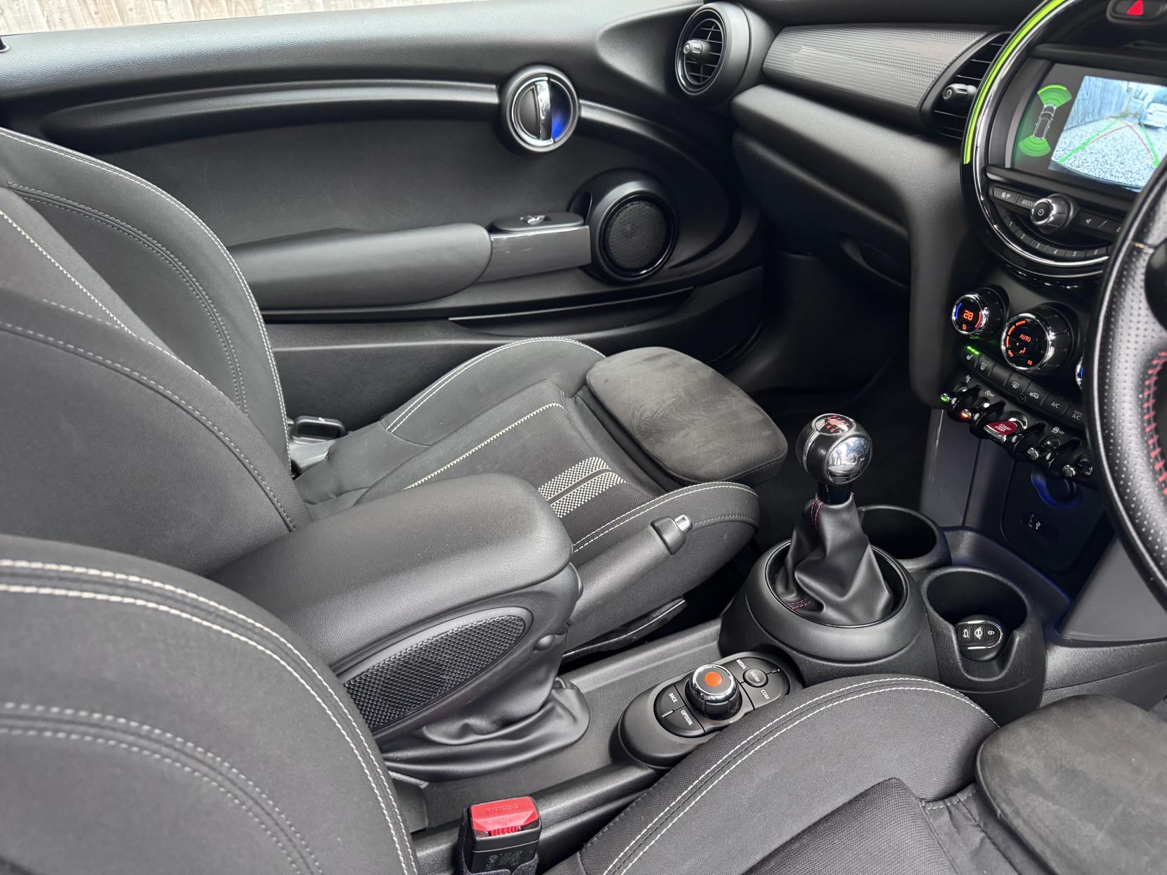 MINI Hatch 1.5 Cooper Sport Hatchback 3dr Petrol Manual Euro 6 (s/s) (136 ps)