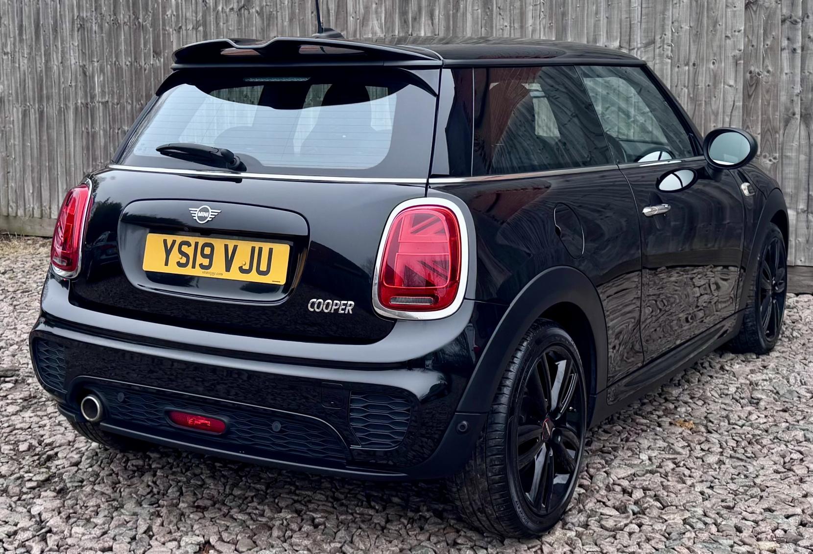 MINI Hatch 1.5 Cooper Sport Hatchback 3dr Petrol Manual Euro 6 (s/s) (136 ps)
