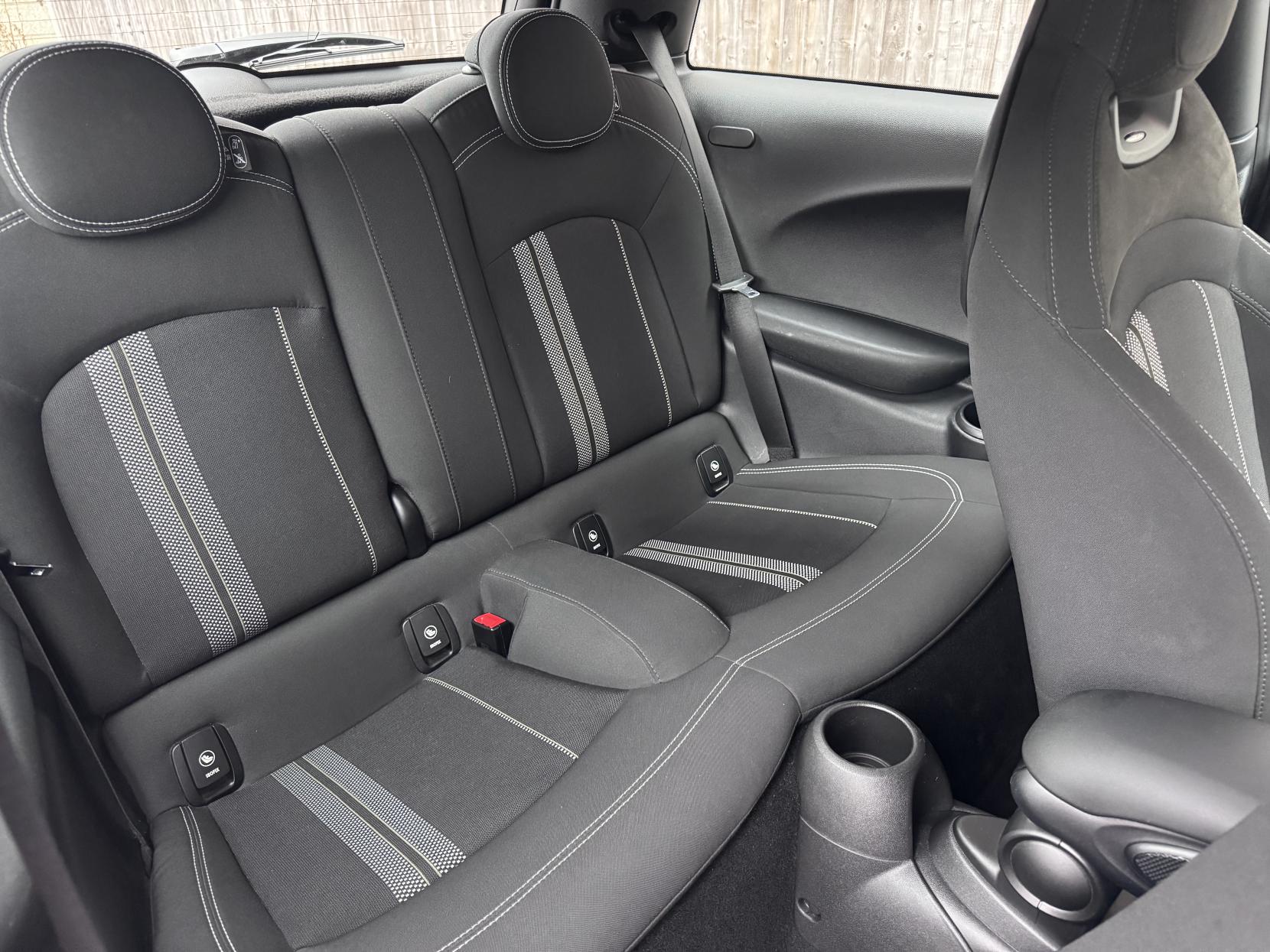 MINI Hatch 1.5 Cooper Sport Hatchback 3dr Petrol Manual Euro 6 (s/s) (136 ps)