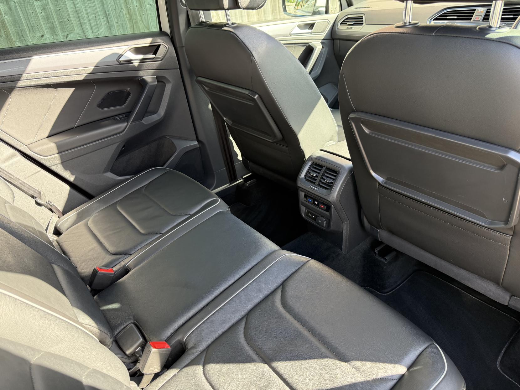 Volkswagen Tiguan 2.0 TDI R-Line SUV 5dr Diesel DSG 4Motion Euro 6 (s/s) (190 ps)