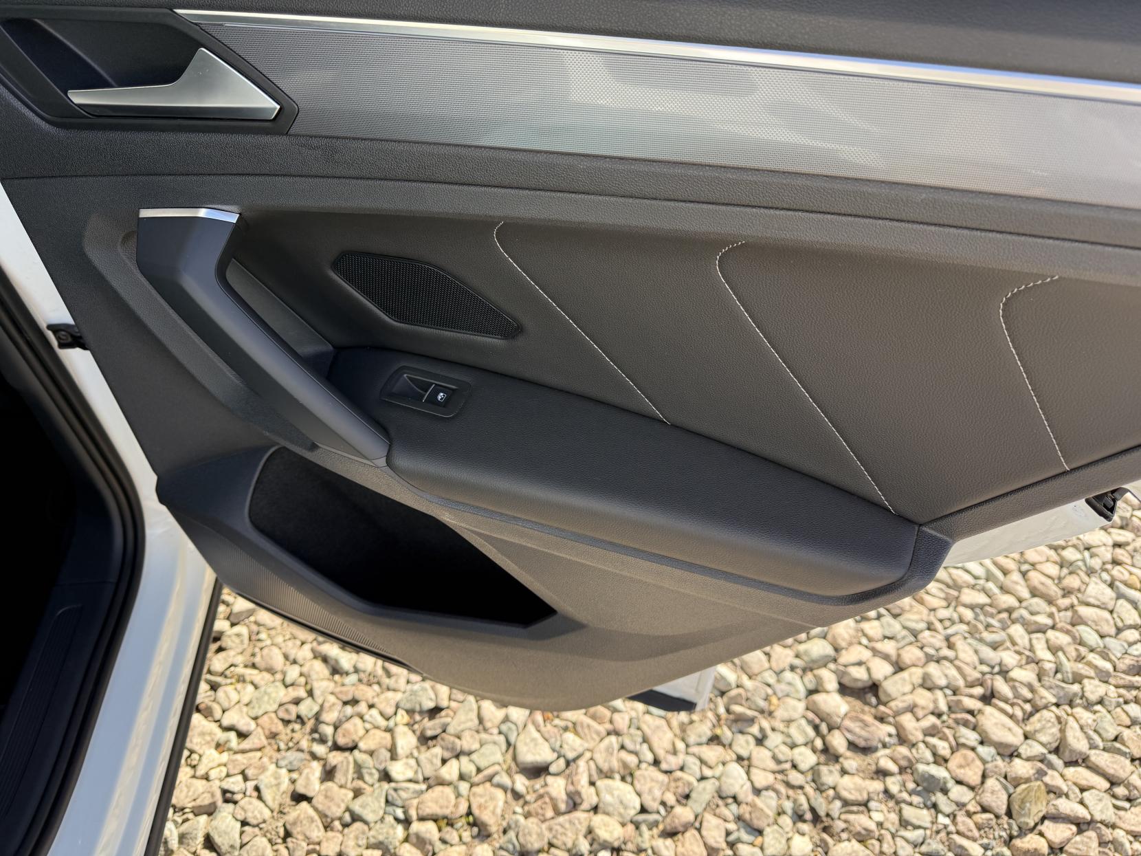 Volkswagen Tiguan 2.0 TDI R-Line SUV 5dr Diesel DSG 4Motion Euro 6 (s/s) (190 ps)