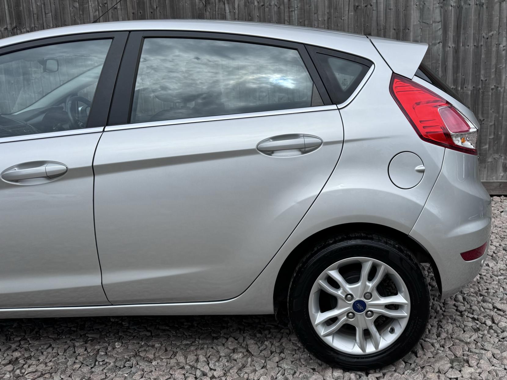 Ford Fiesta 1.0T EcoBoost Zetec Hatchback 5dr Petrol Manual Euro 6 (s/s) (100 ps)