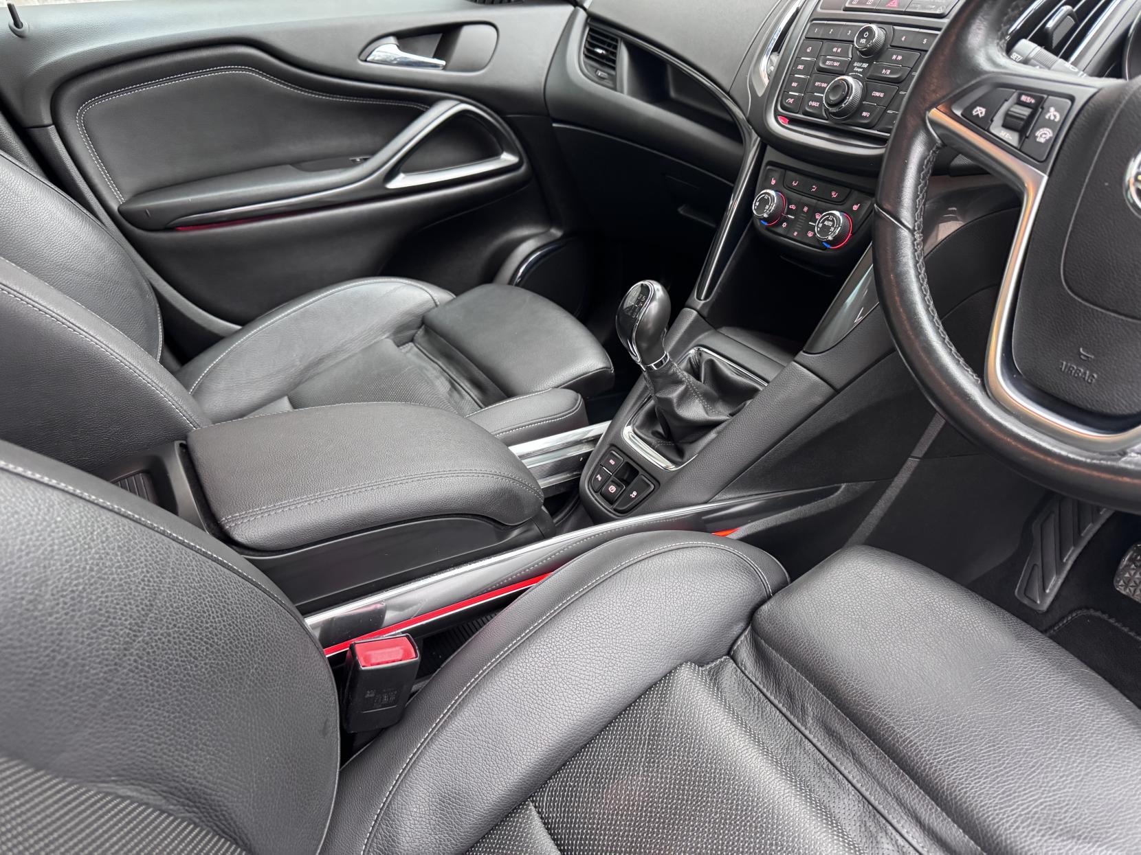 Vauxhall Zafira Tourer 2.0 CDTi Elite MPV 5dr Diesel Manual Euro 6 (s/s) (170 ps)