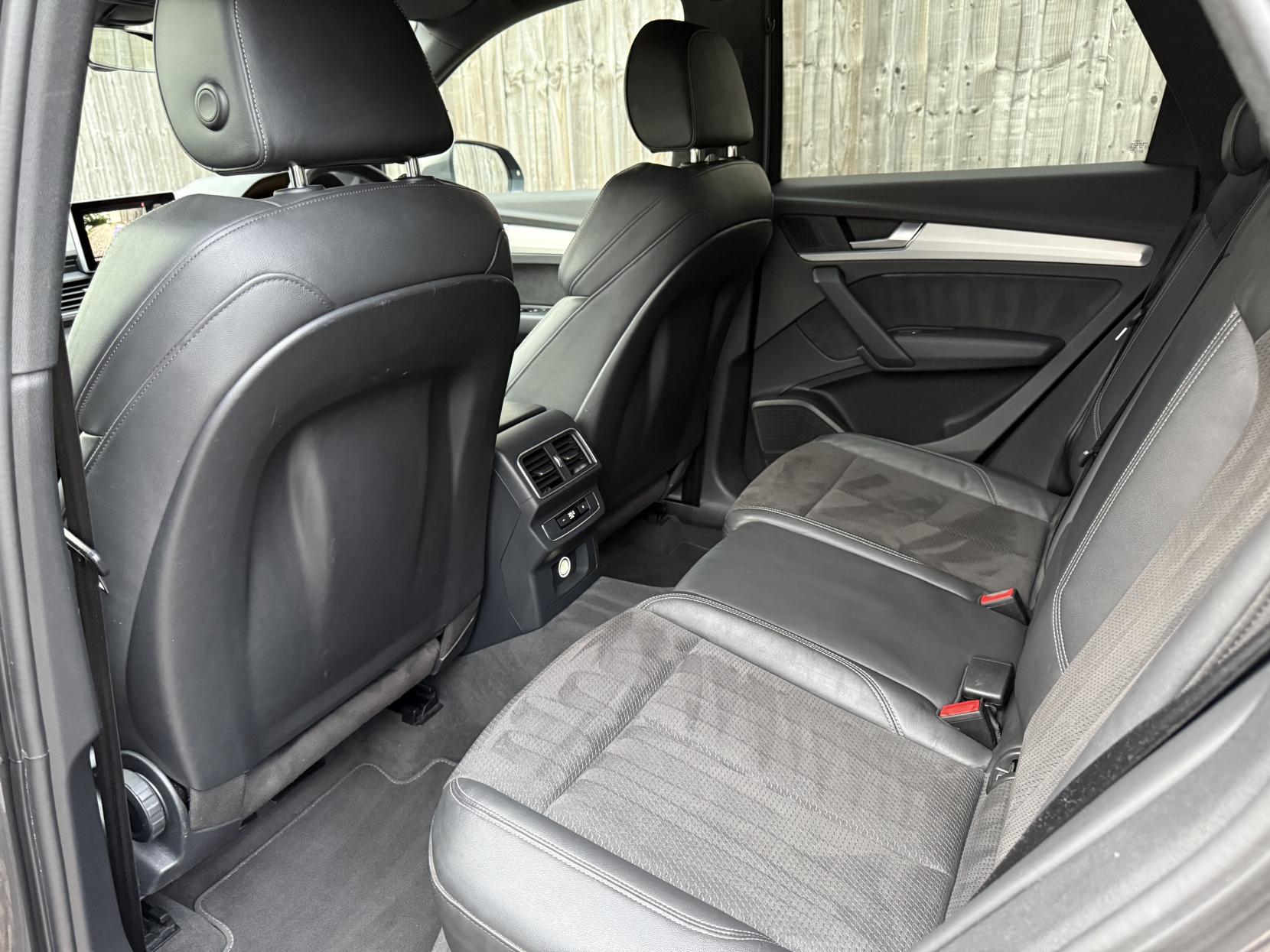 Audi Q5 2.0 TDI 40 S line SUV 5dr Diesel S Tronic quattro Euro 6 (s/s) (190 ps)