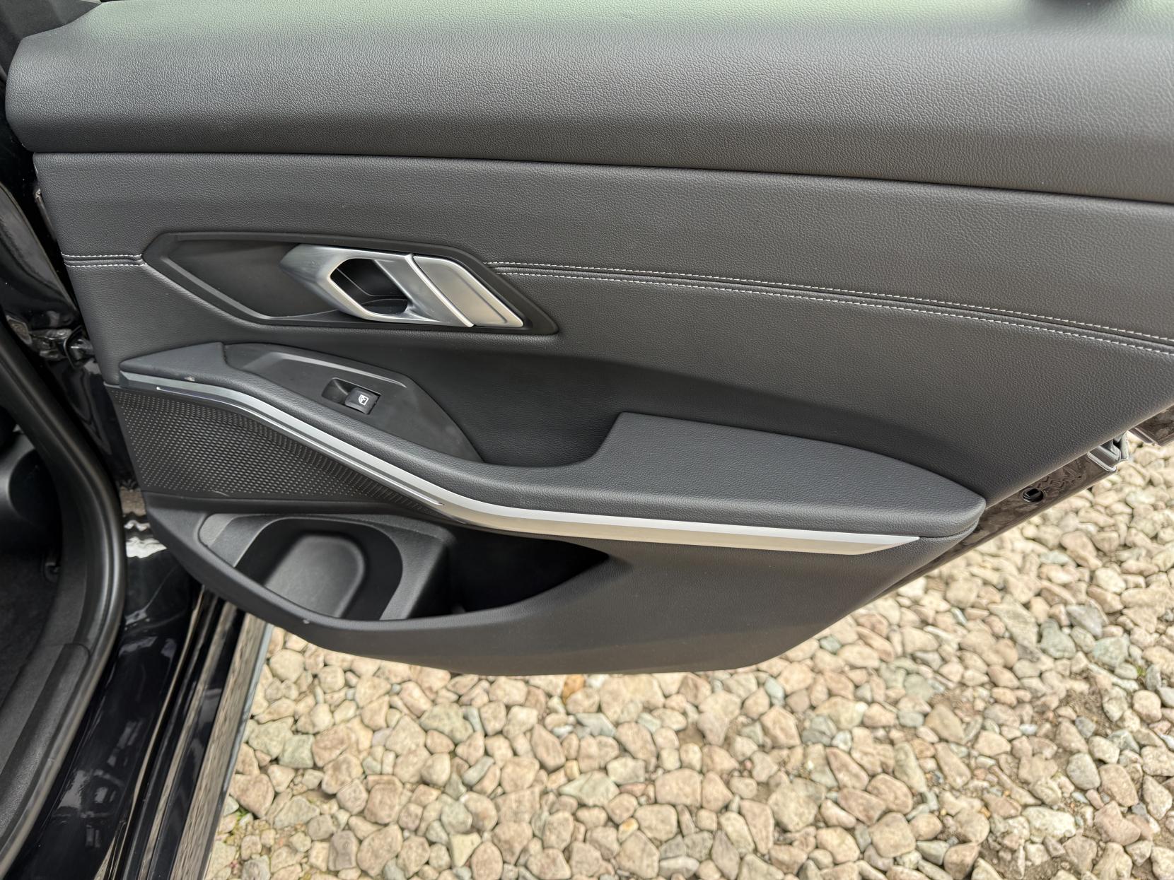 BMW 3 Series 2.0 320d M Sport Saloon 4dr Diesel Auto Euro 6 (s/s) (190 ps)