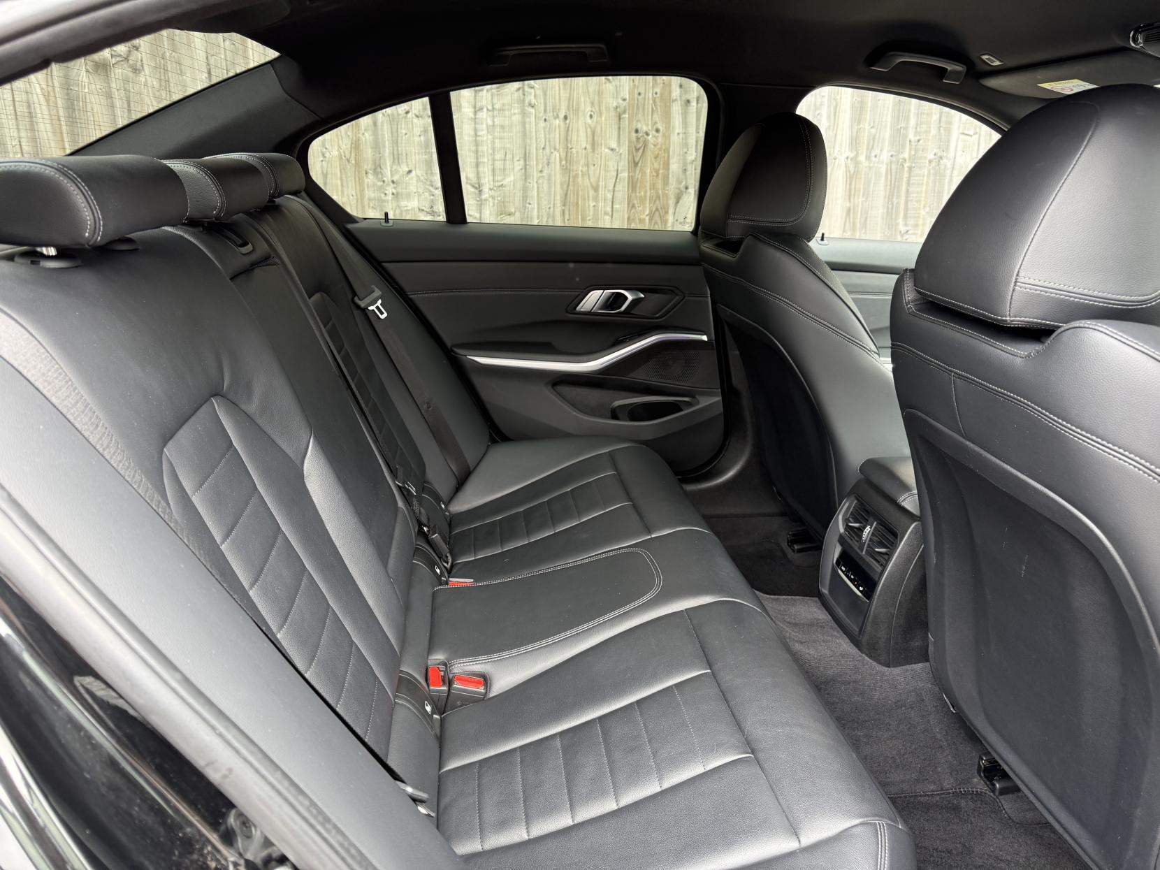 BMW 3 Series 2.0 320d M Sport Saloon 4dr Diesel Auto Euro 6 (s/s) (190 ps)