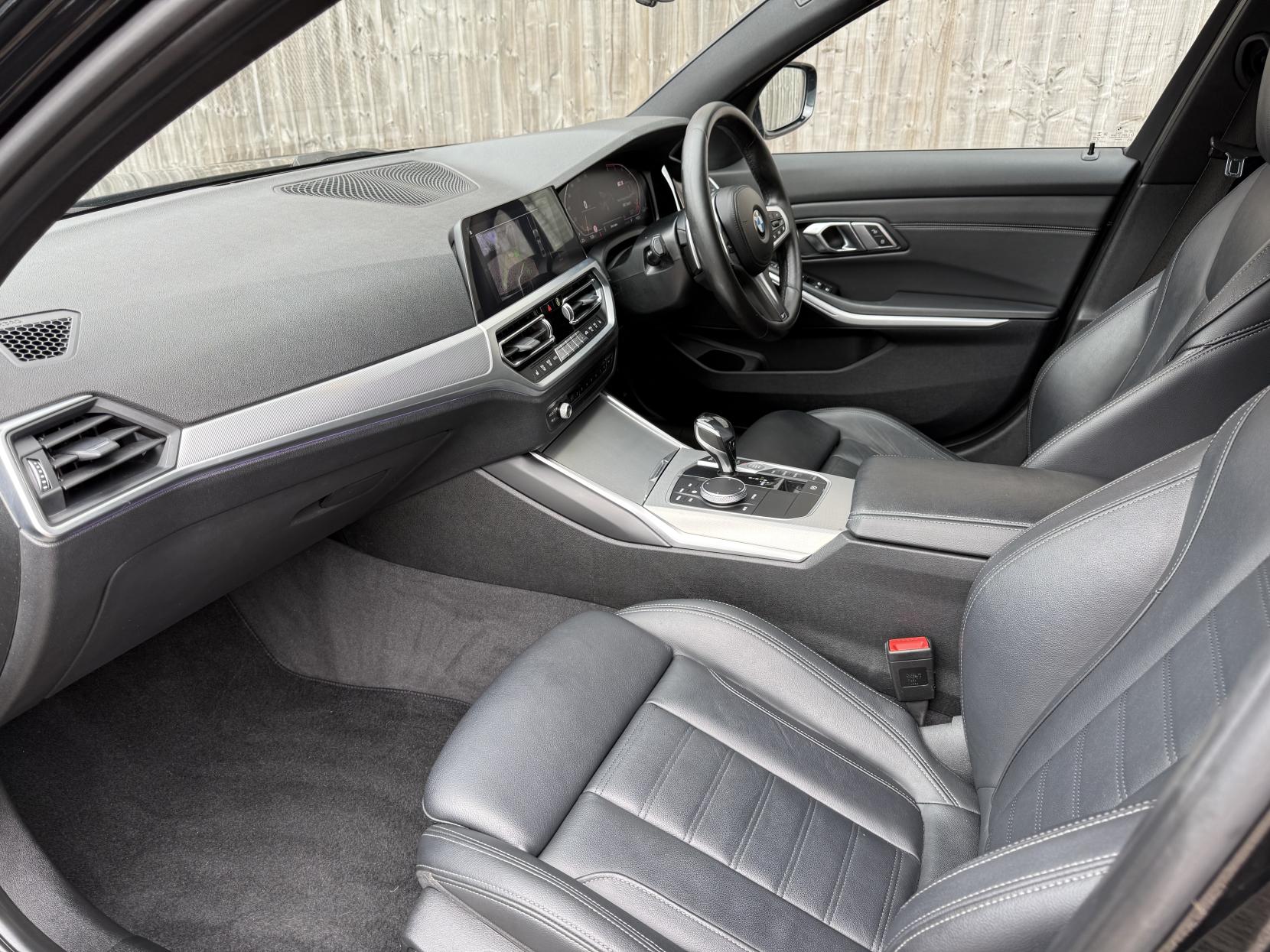 BMW 3 Series 2.0 320d M Sport Saloon 4dr Diesel Auto Euro 6 (s/s) (190 ps)