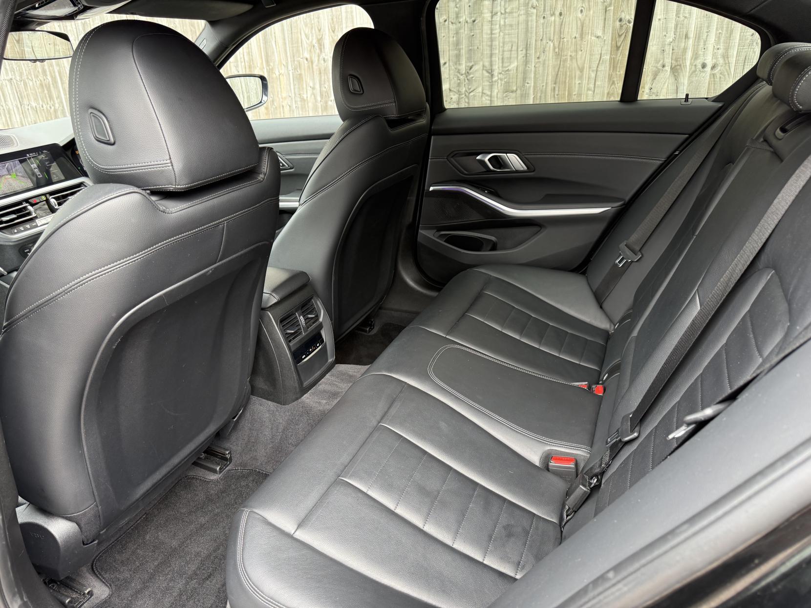 BMW 3 Series 2.0 320d M Sport Saloon 4dr Diesel Auto Euro 6 (s/s) (190 ps)