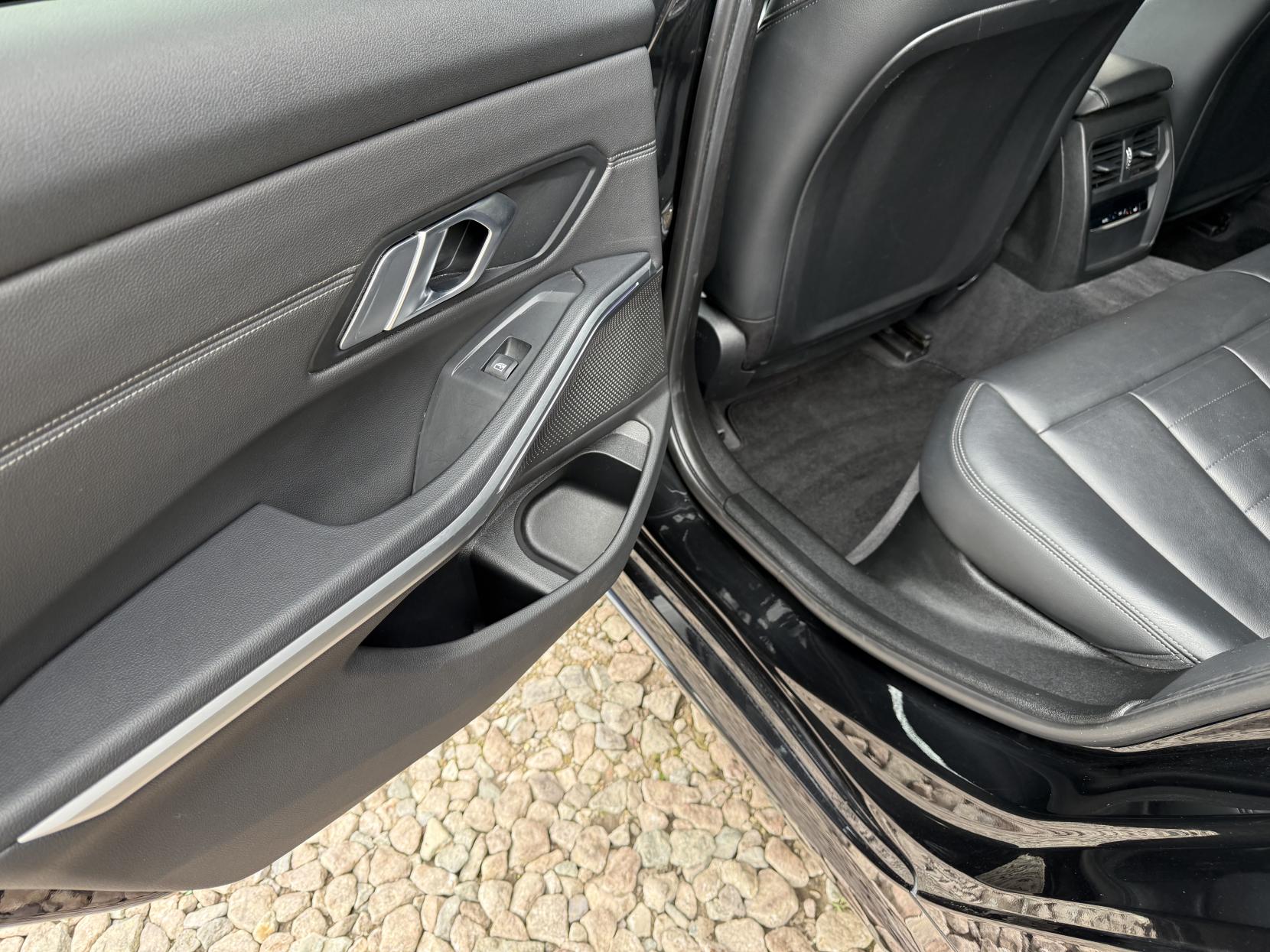 BMW 3 Series 2.0 320d M Sport Saloon 4dr Diesel Auto Euro 6 (s/s) (190 ps)