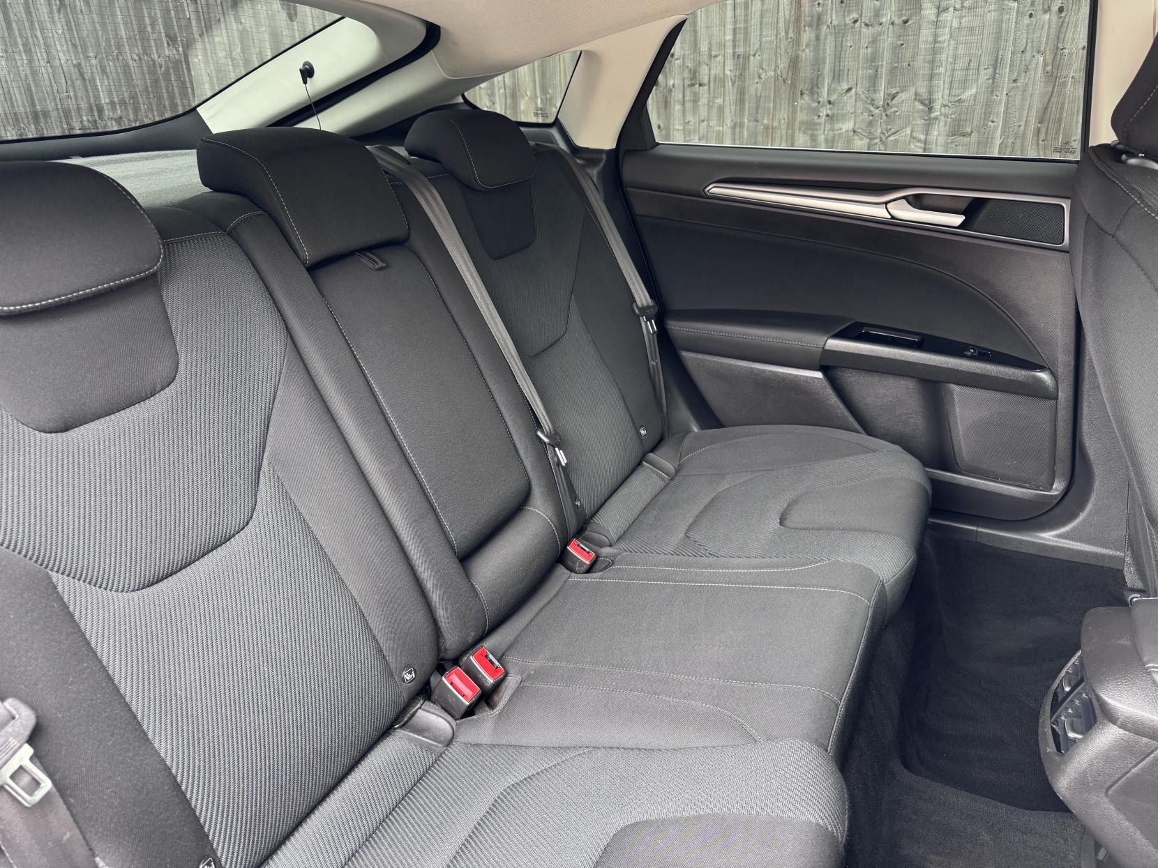Ford Mondeo 2.0 TDCi Titanium Hatchback 5dr Diesel Manual Euro 6 (s/s) (150 ps)