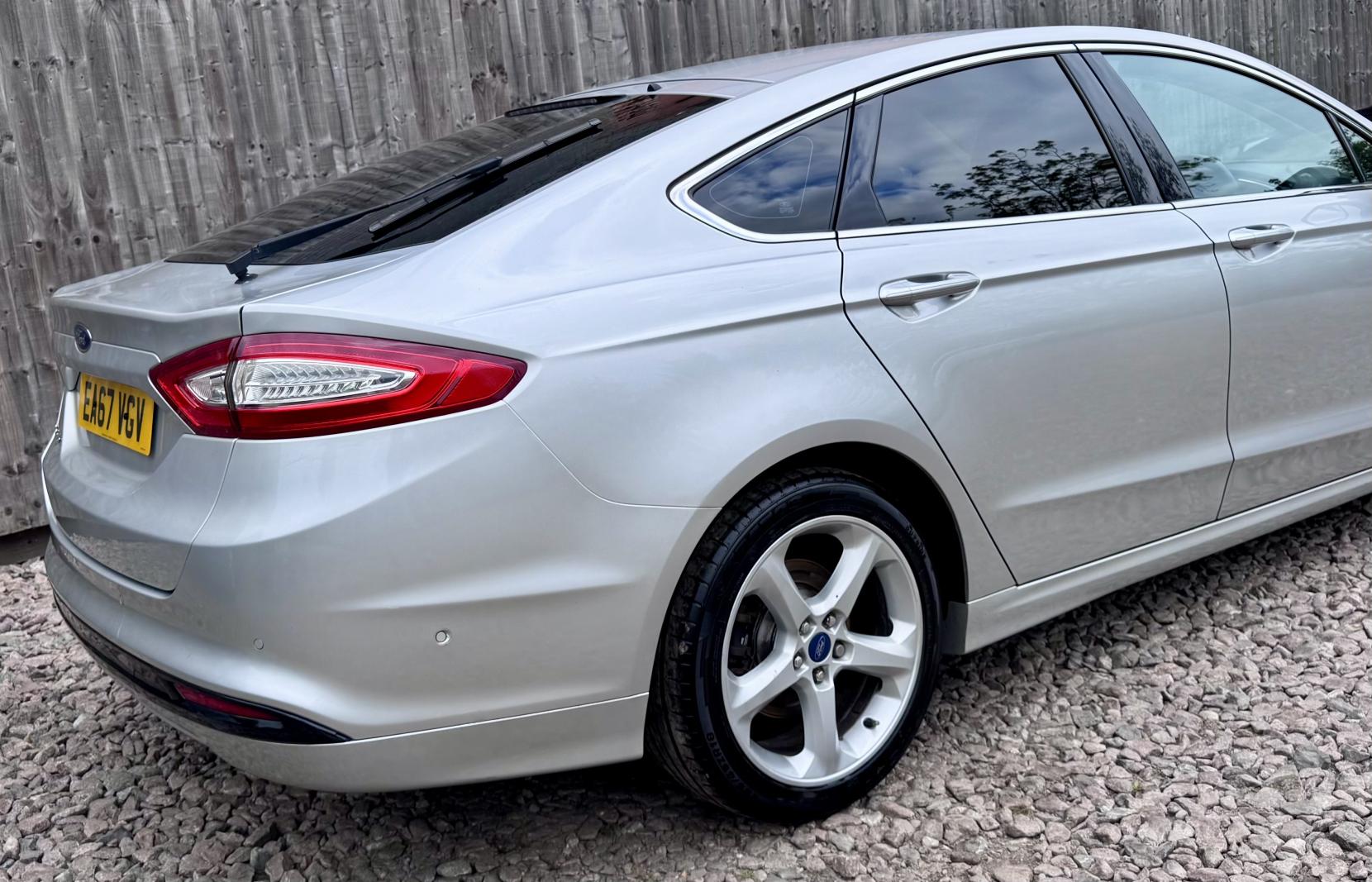 Ford Mondeo 2.0 TDCi Titanium Hatchback 5dr Diesel Manual Euro 6 (s/s) (150 ps)