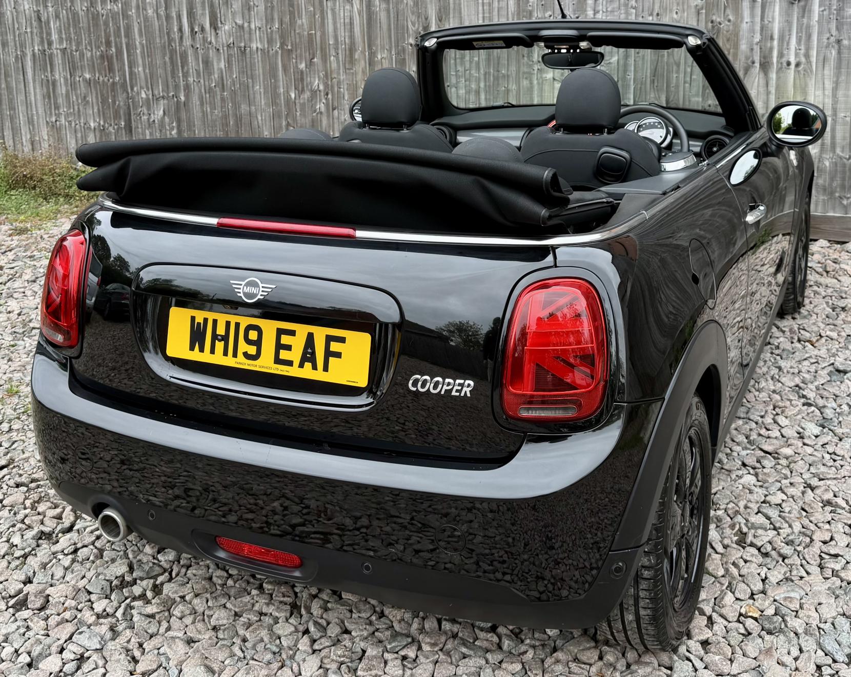 MINI Convertible 1.5 Cooper Classic Convertible 2dr Petrol Steptronic Euro 6 (s/s) (136 ps)
