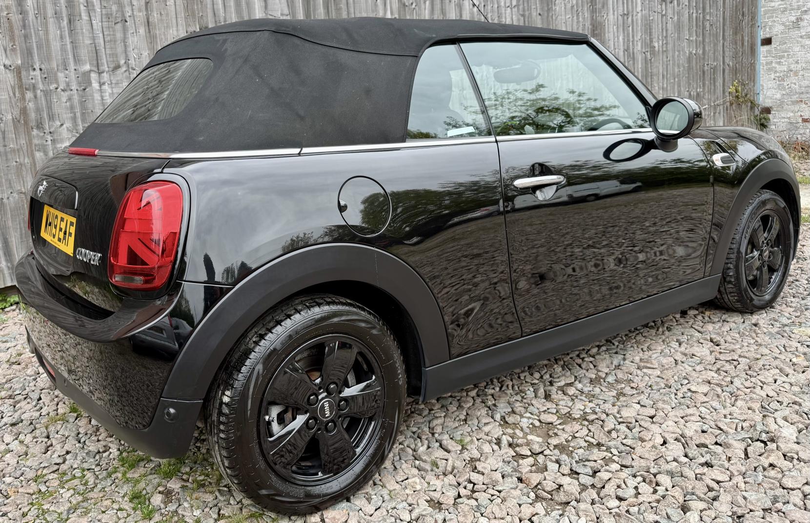 MINI Convertible 1.5 Cooper Classic Convertible 2dr Petrol Steptronic Euro 6 (s/s) (136 ps)