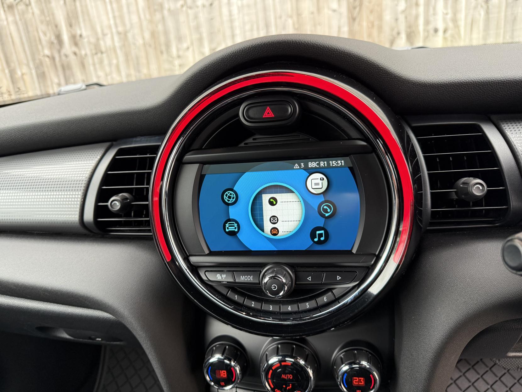 MINI Convertible 1.5 Cooper Classic Convertible 2dr Petrol Steptronic Euro 6 (s/s) (136 ps)